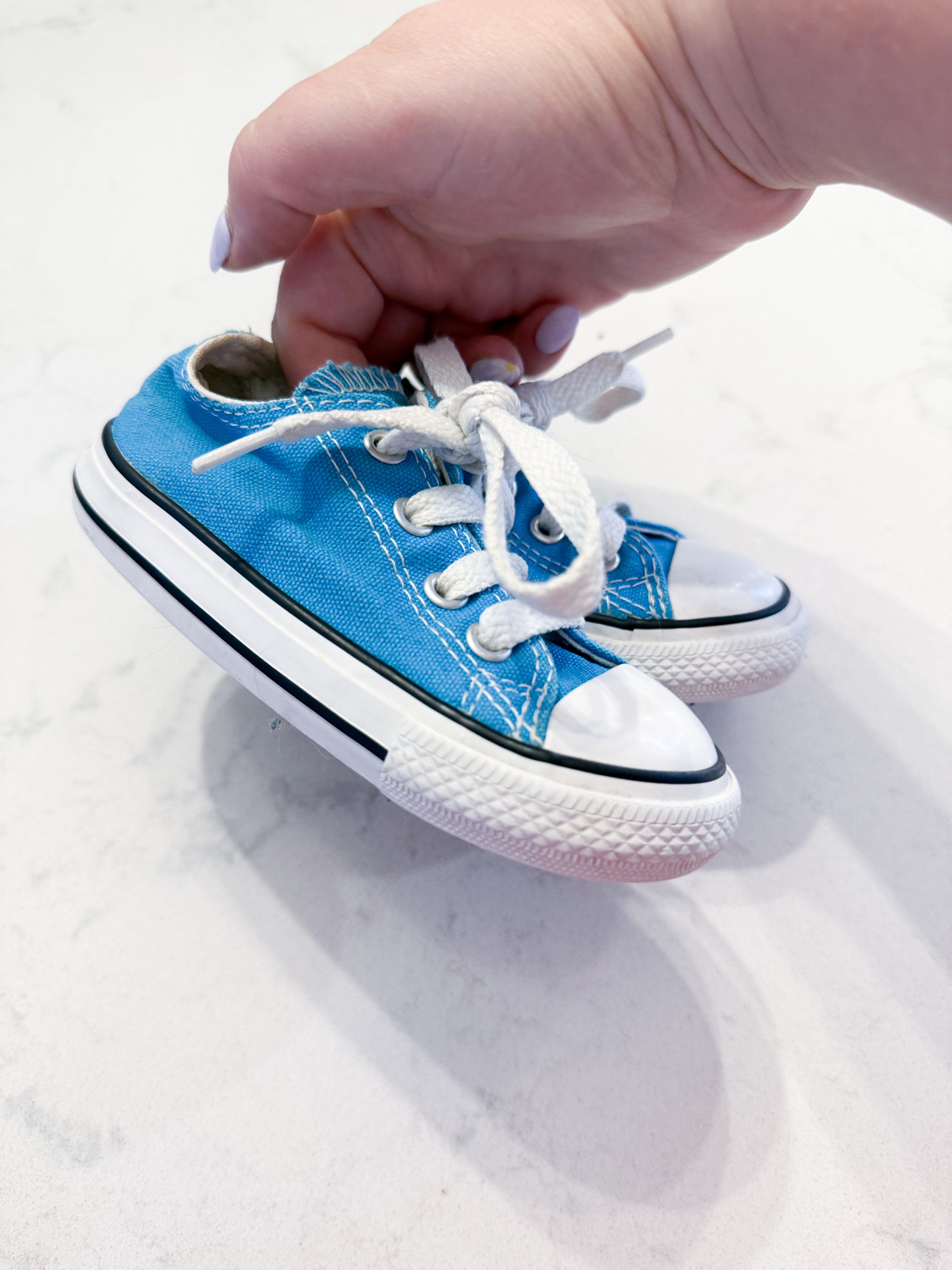 Converse- 6C- VGUC- blue lace up shoes