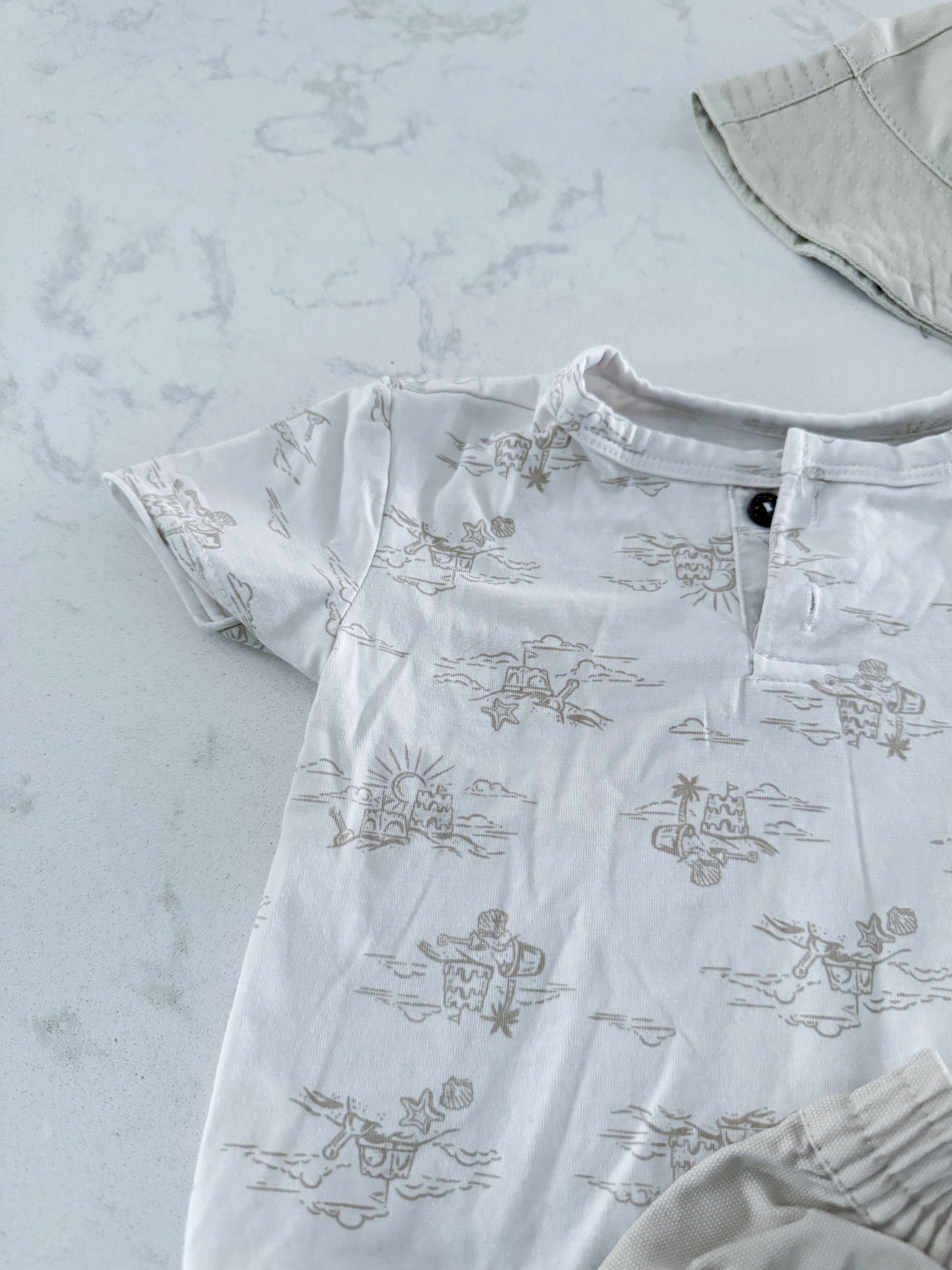 Caribbean Joe- 3-6m- VGUC- beige and white vacation set with sandcastle design