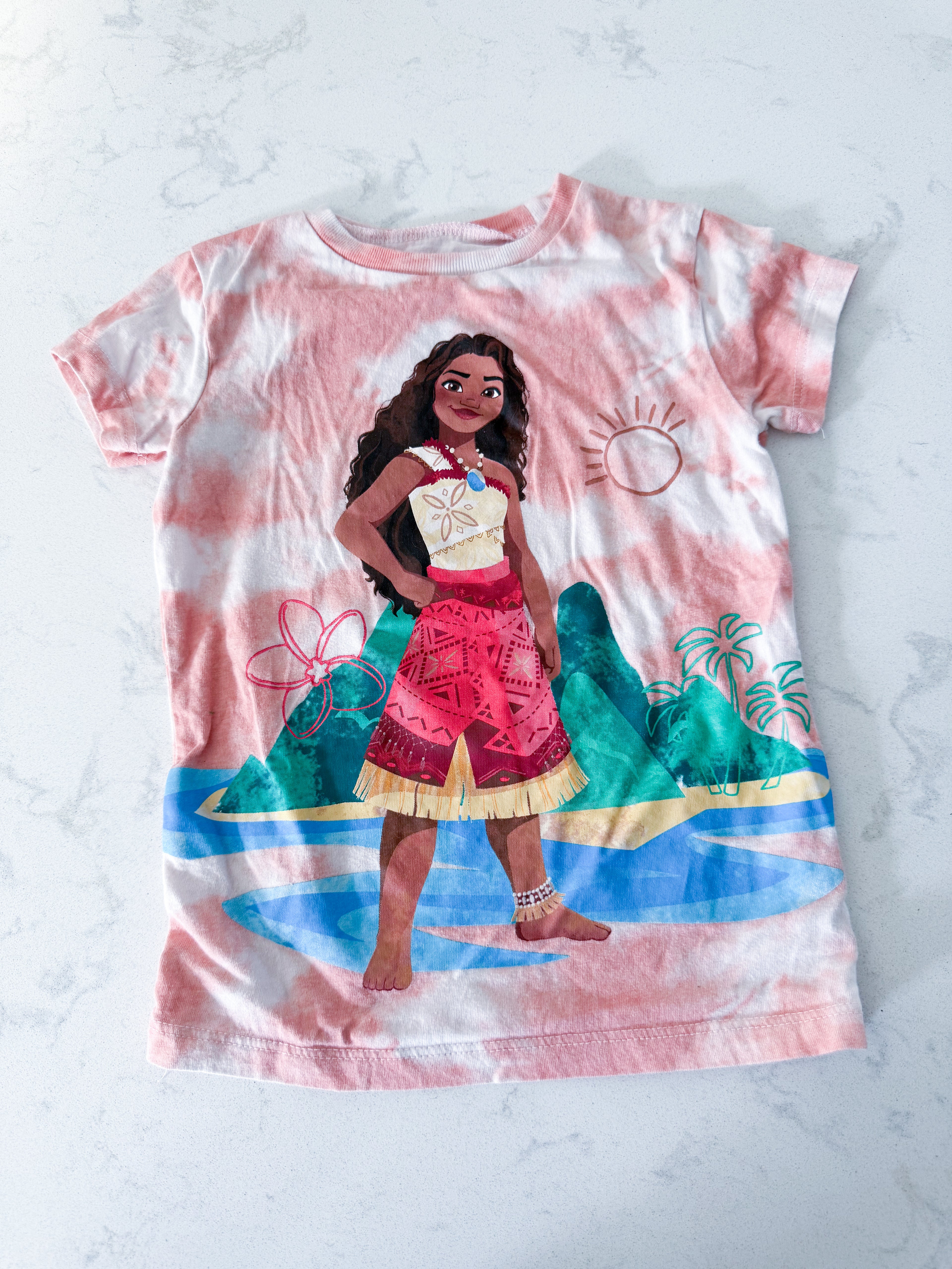 Disney- 3T- VGUC- peach coloured tie dye with Moana 2 graphic