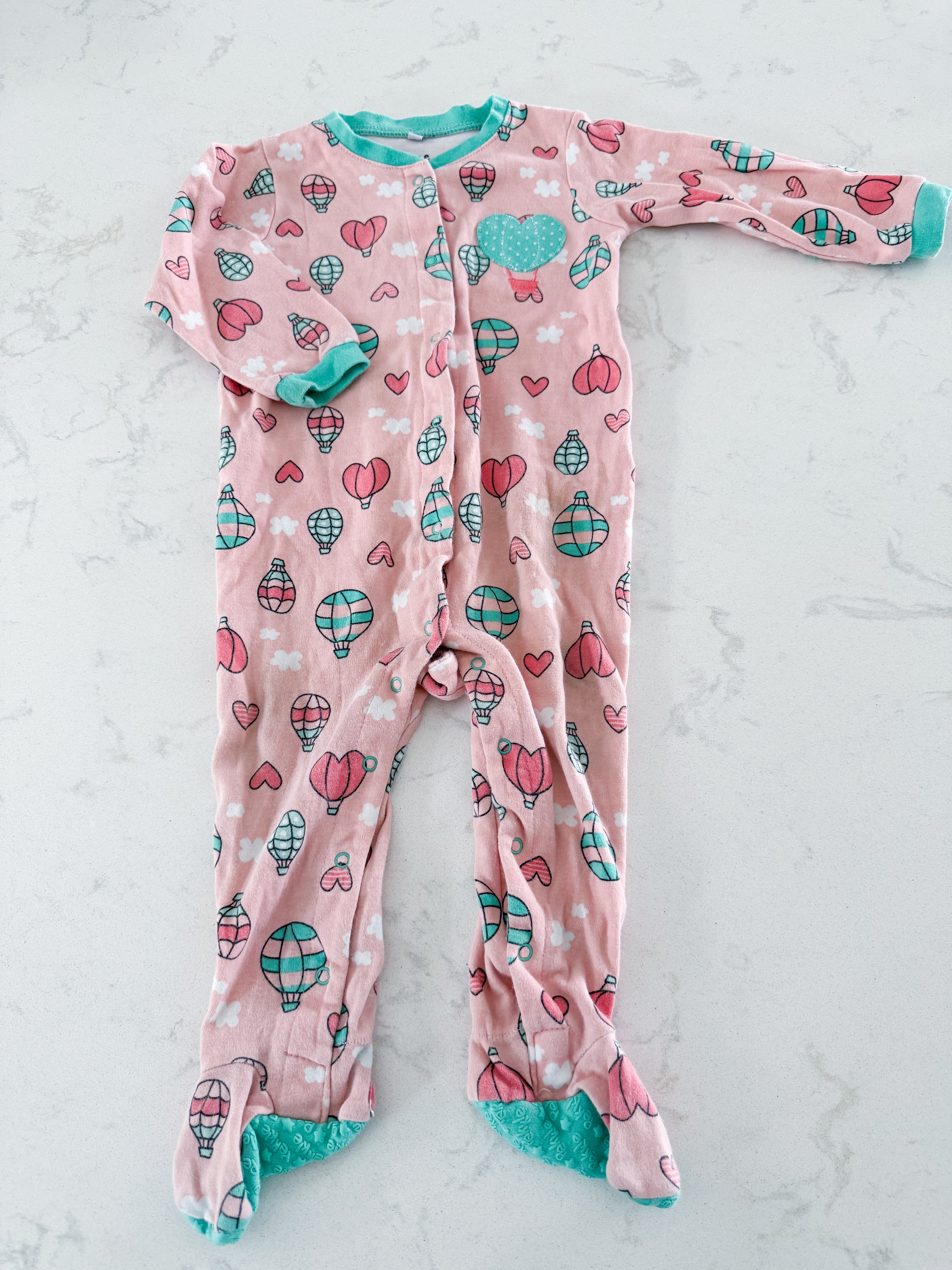 Pekkle- 18m- GUC- pink footie jammies with hot air balloons and hearts