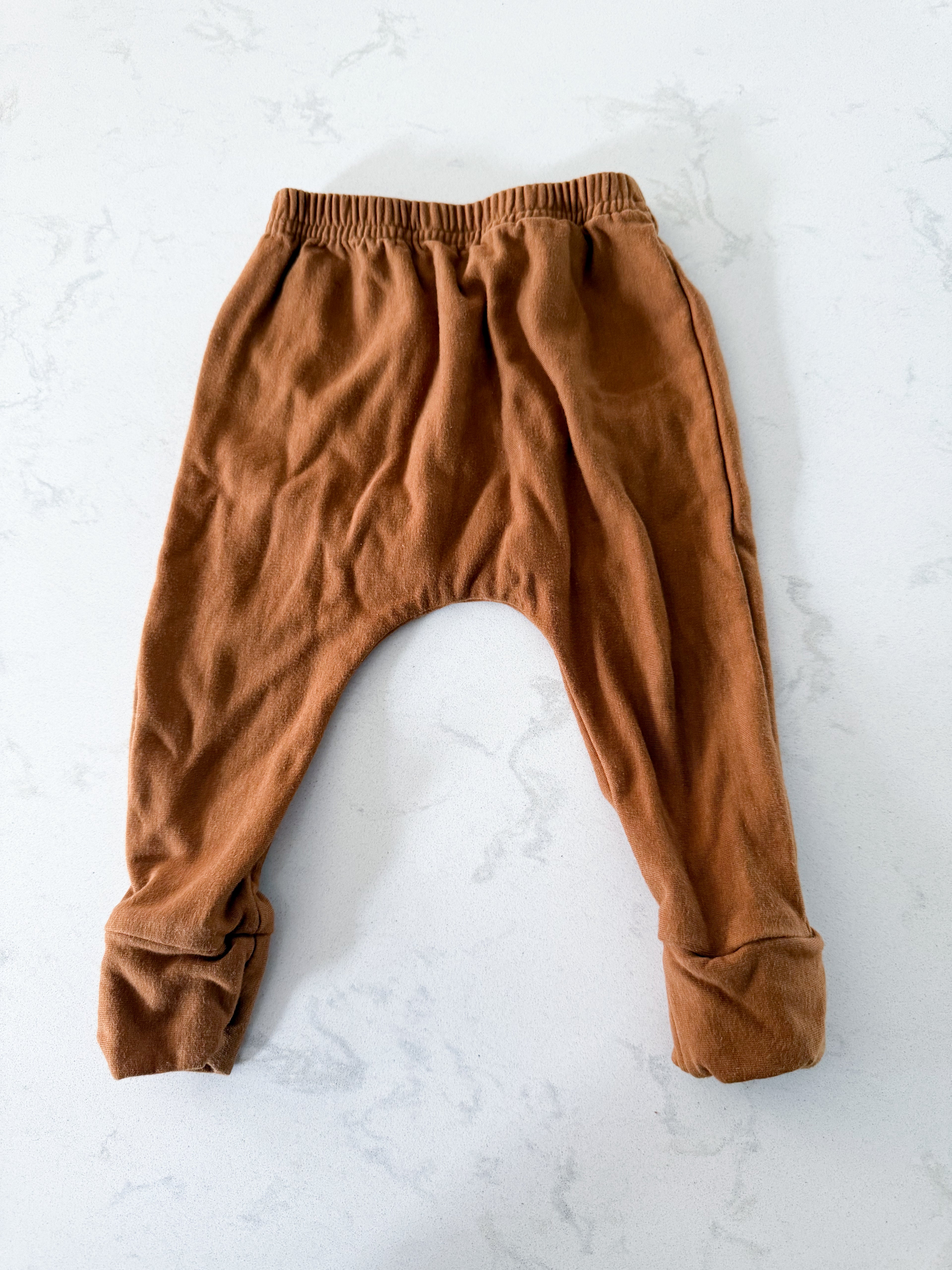 Vi & Jax- 6-12m- GUC- Brown bamboo slouchy pants with fleece lining