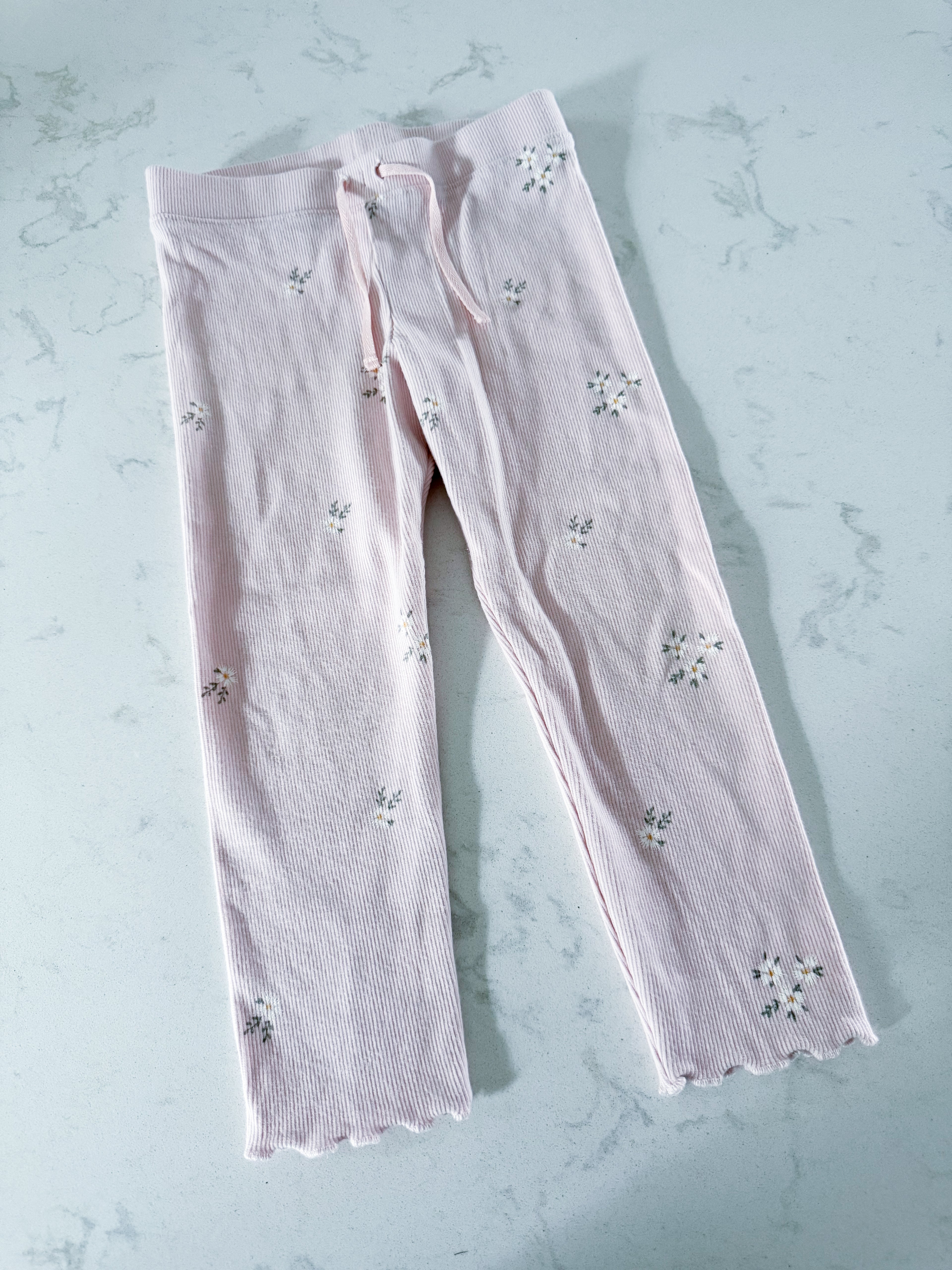 Carters- 5T- GUC- light pink ribbed leggings with florals
