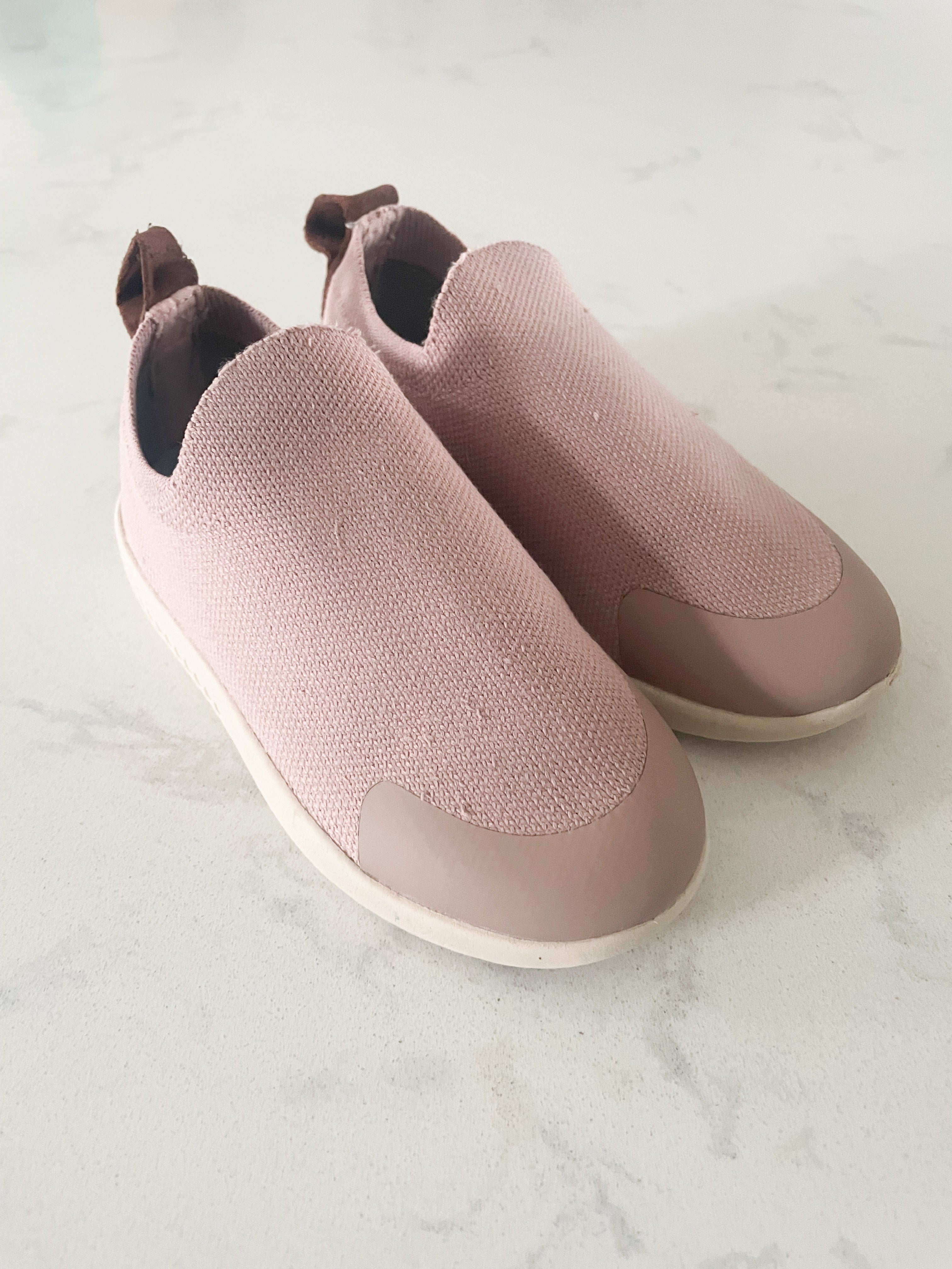 Heyfolks-8C- GUC- light dusty pink slip on shoes