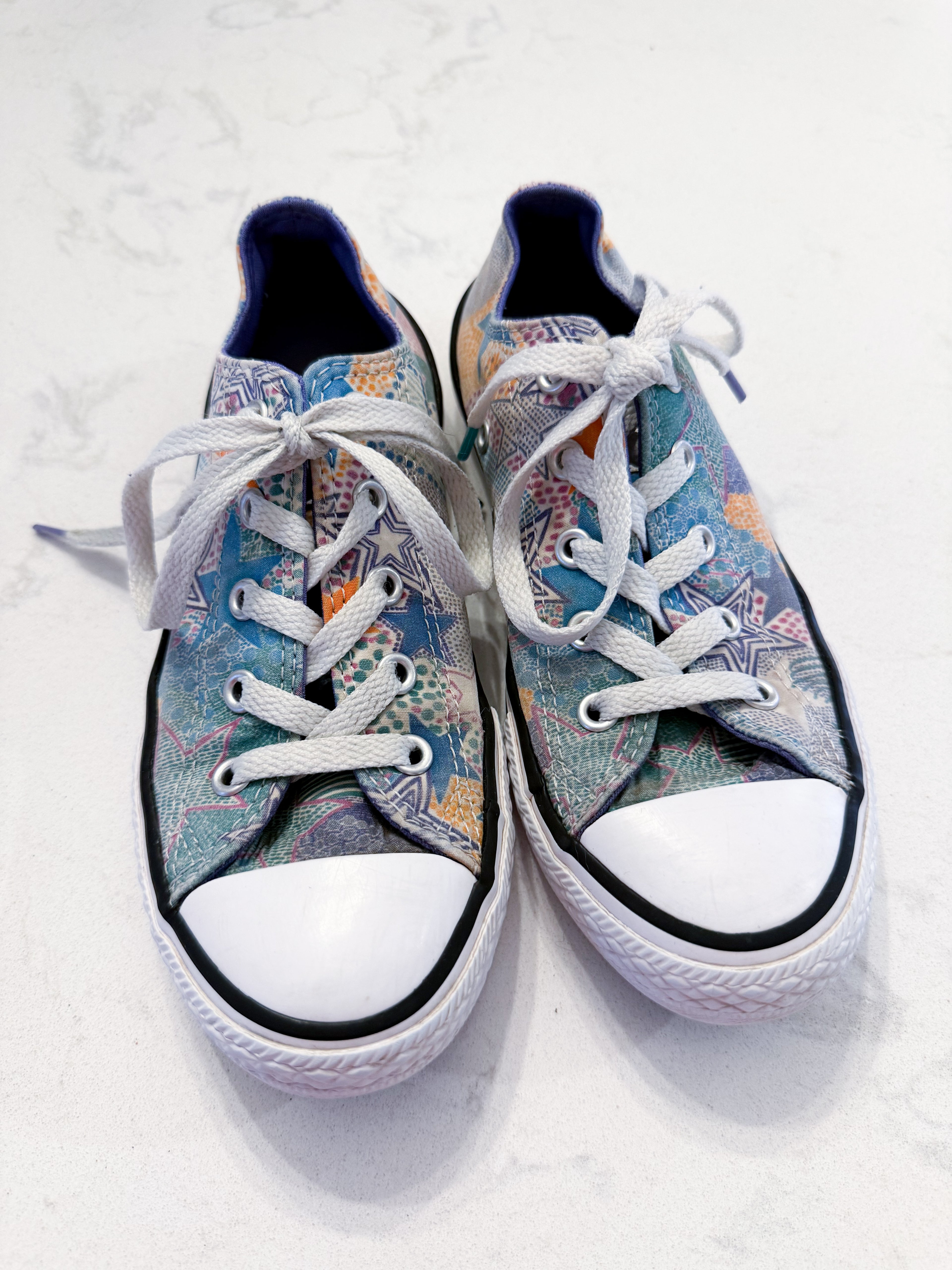Converse- 1Y- VGUC- multicoloured pattern shoes with laces