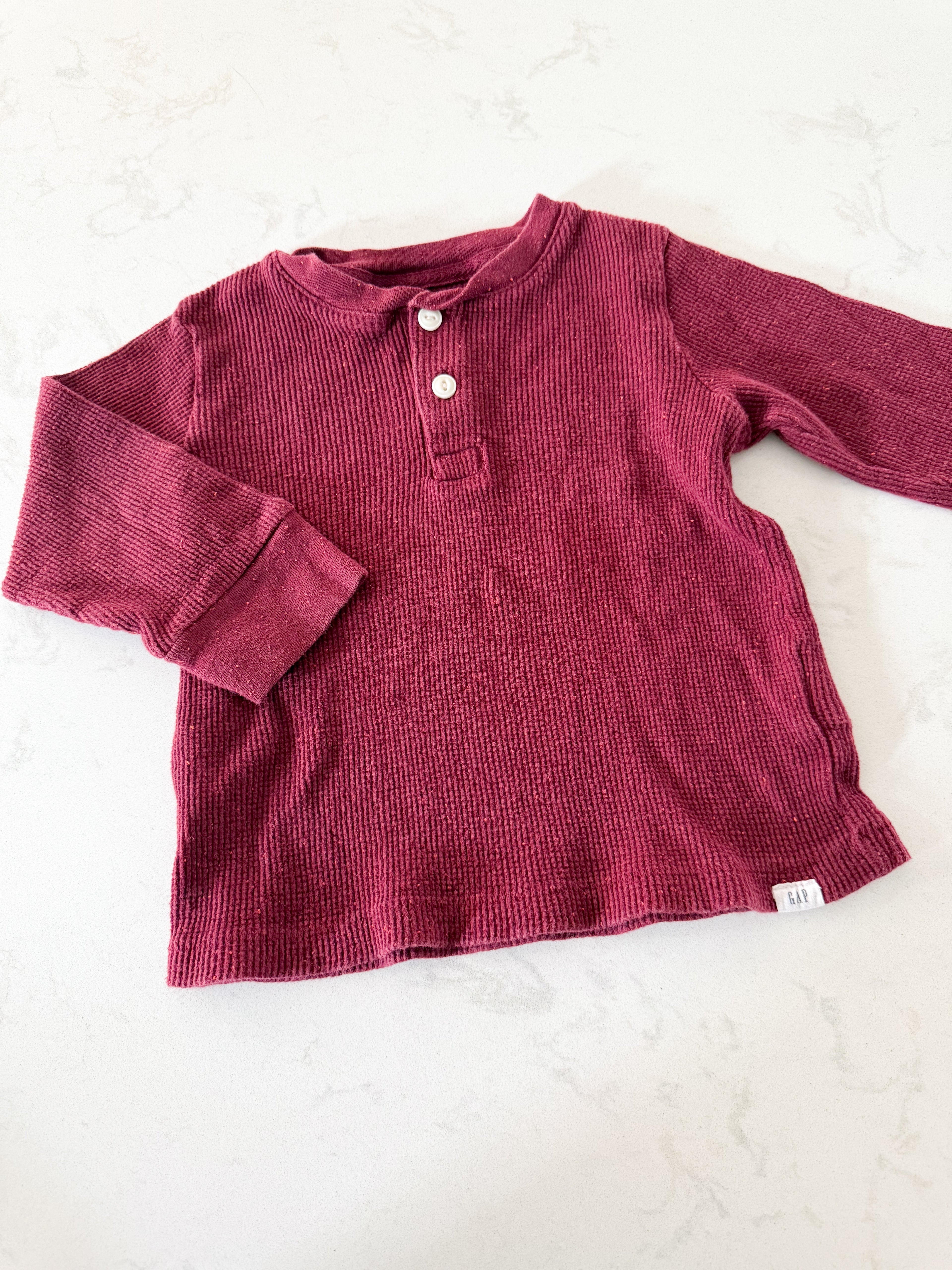 Gap- 2T- GUC- waffle knit speckled burgundy long sleeve shirt