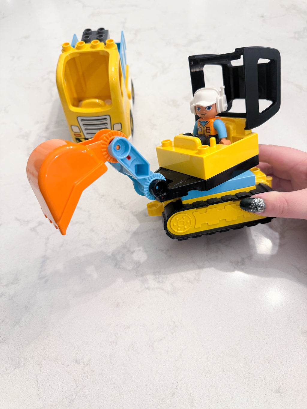 Duplo- Construction set- VGUC ** missing one figure**