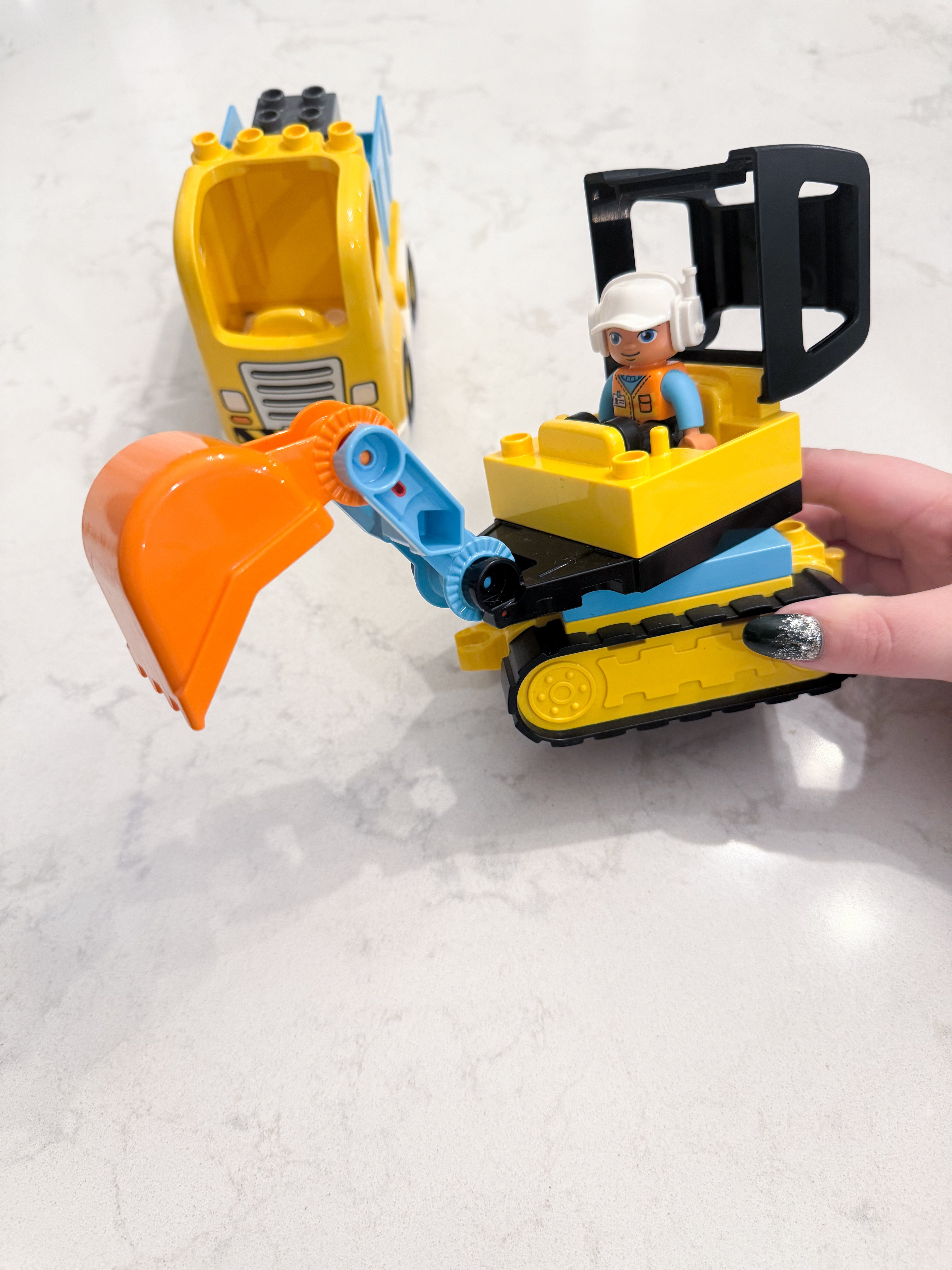 Duplo- Construction set- VGUC ** missing one figure**