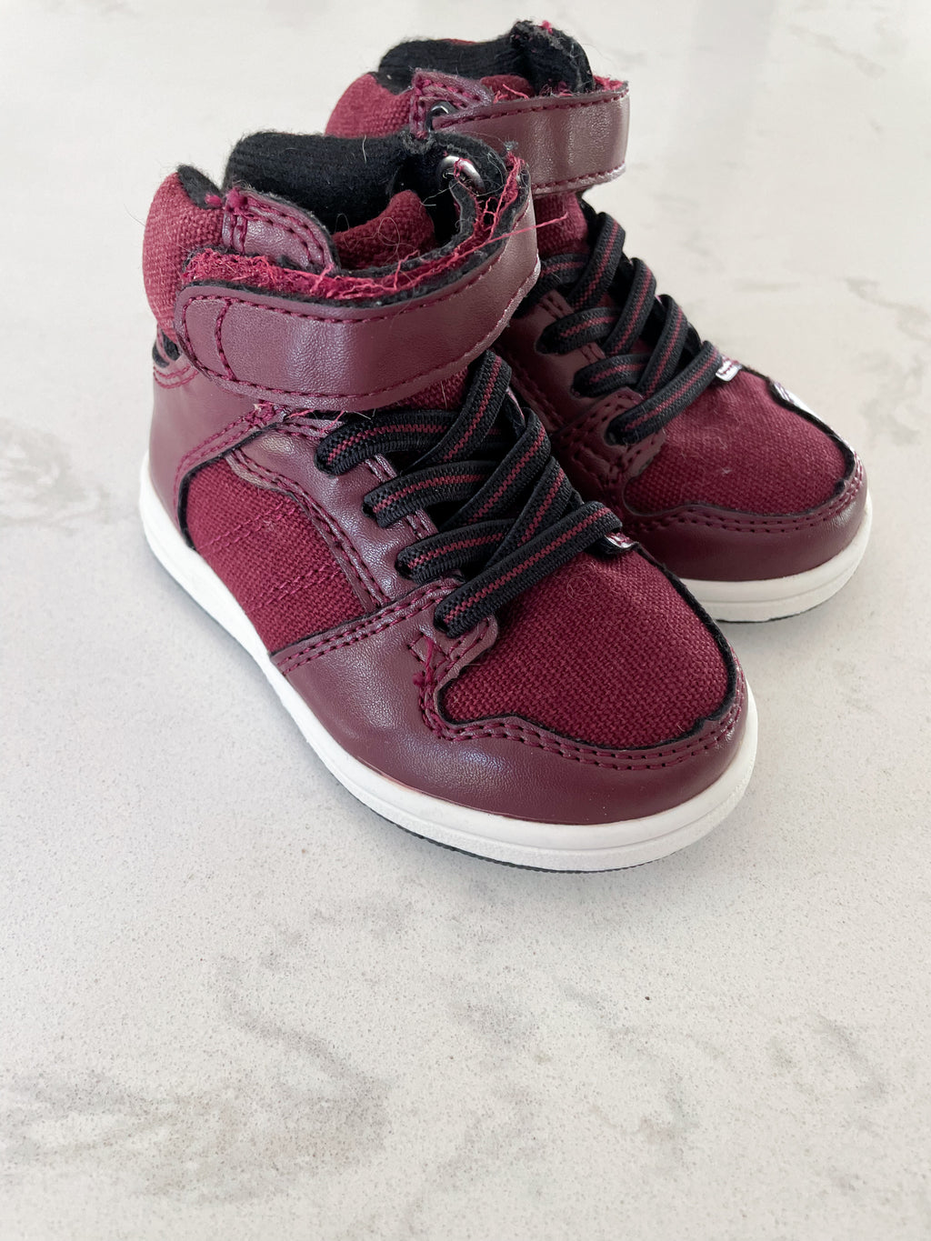 The Children’s Place- 4C- Burgundy high top sneakers