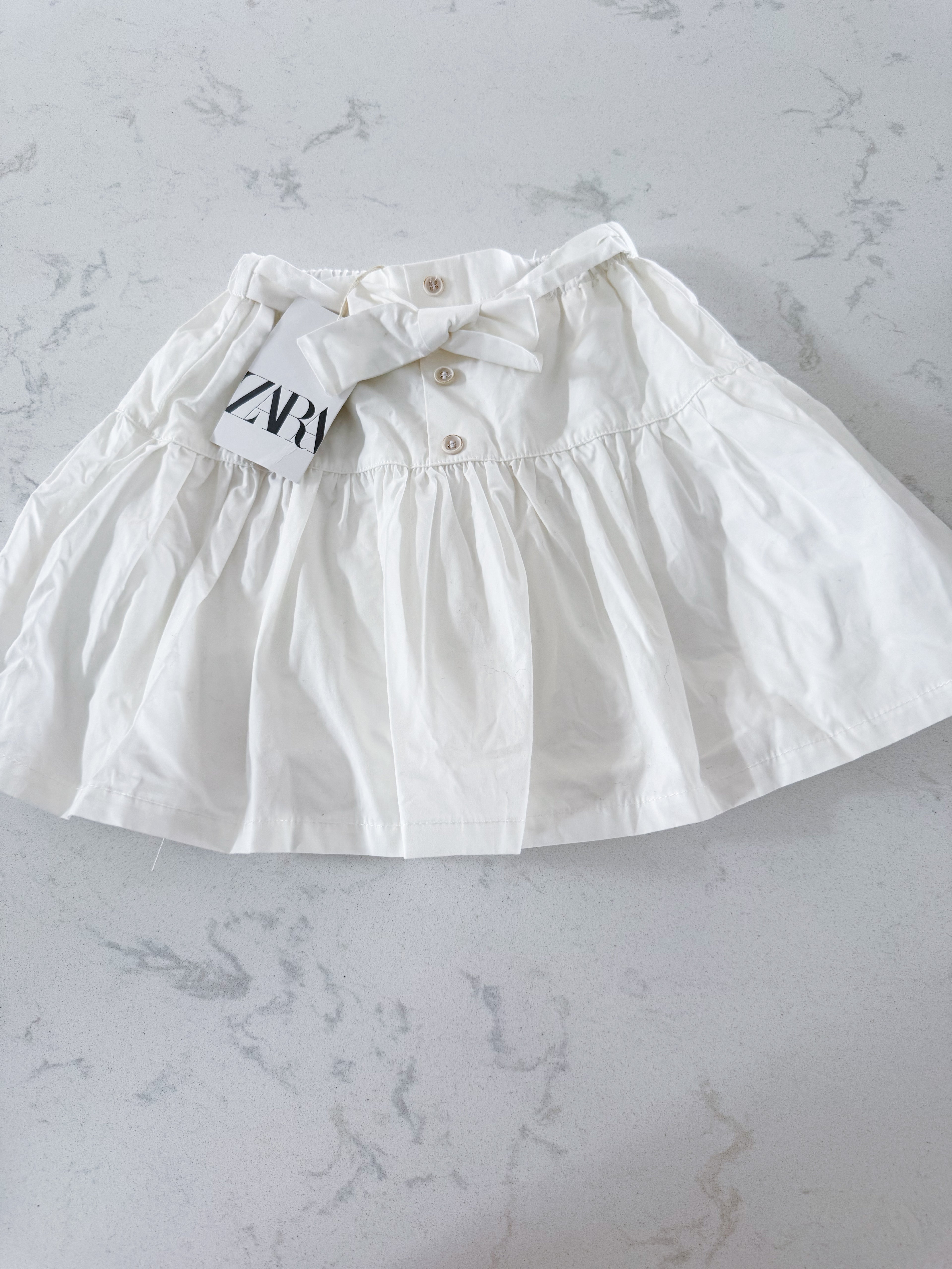 Zara- 4-5Y- BNWT- white skirt with bow