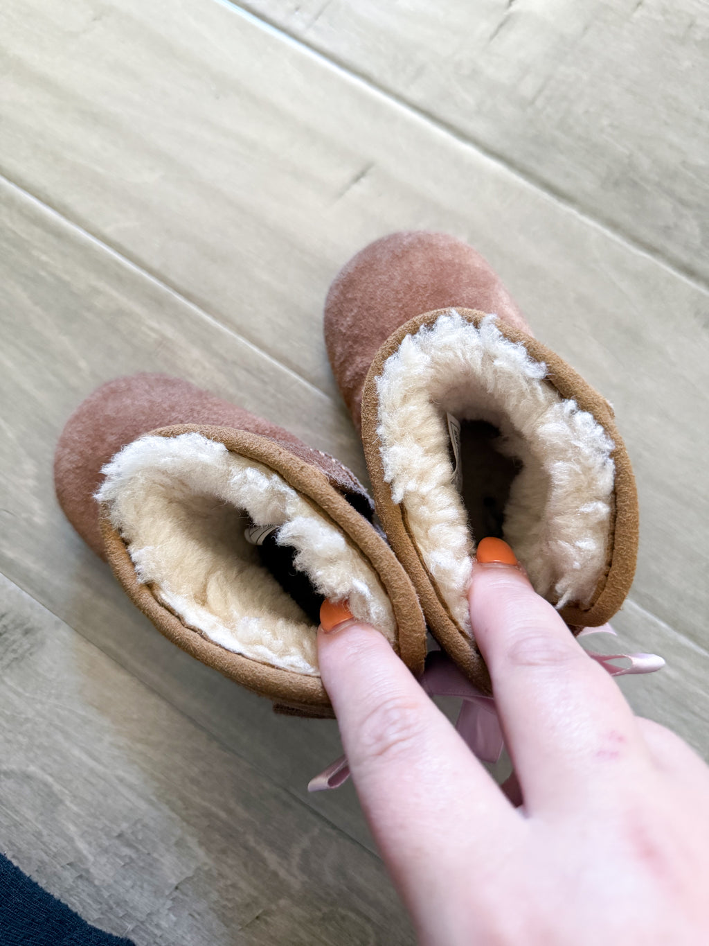 Uggs- 4/5Y- PLAY- brown wool lined Ugg boots with pink grips on soles