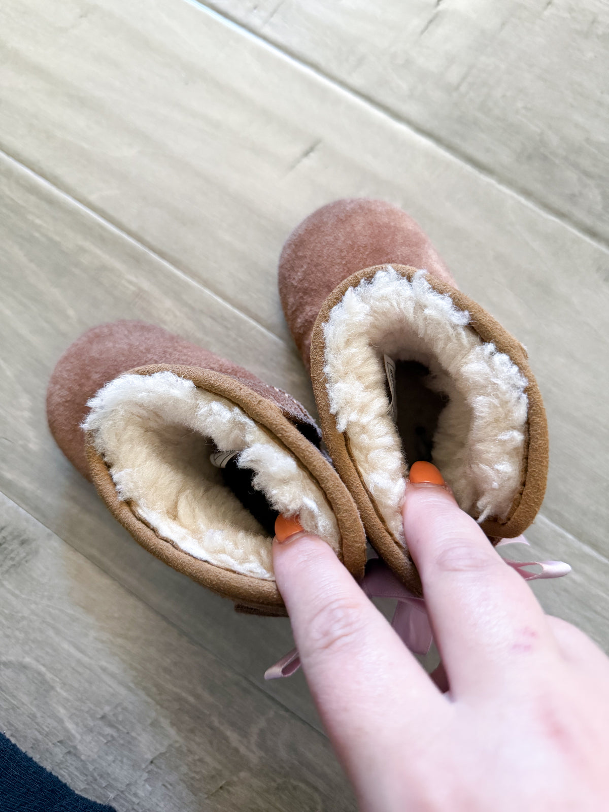 Uggs- 4/5Y- PLAY- brown wool lined Ugg boots with pink grips on soles