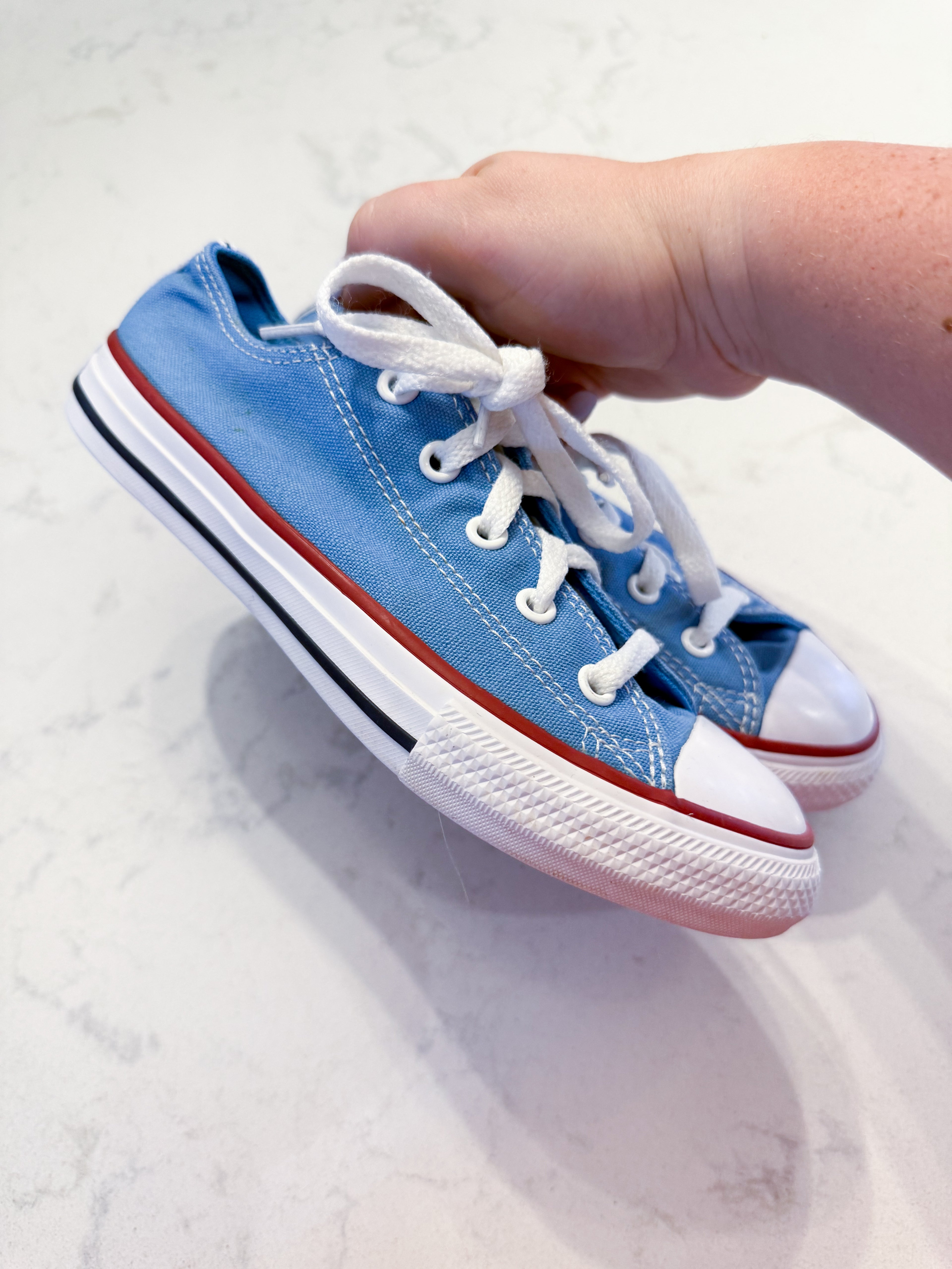 Converse- 1Y- VGUC- blue shoes with white laces
