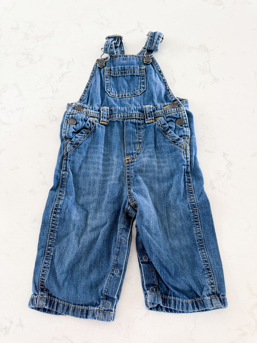 Old Navy- 6-12m- GUC- Jean overalls