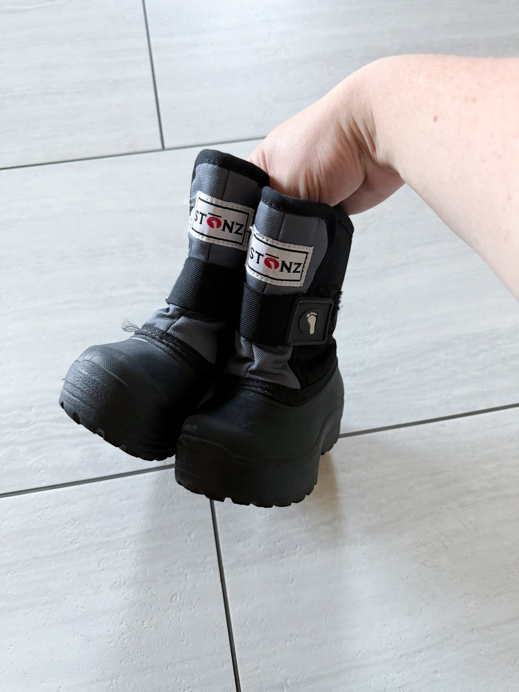 Stonz- 5C- PLAY- black and grey snow boots