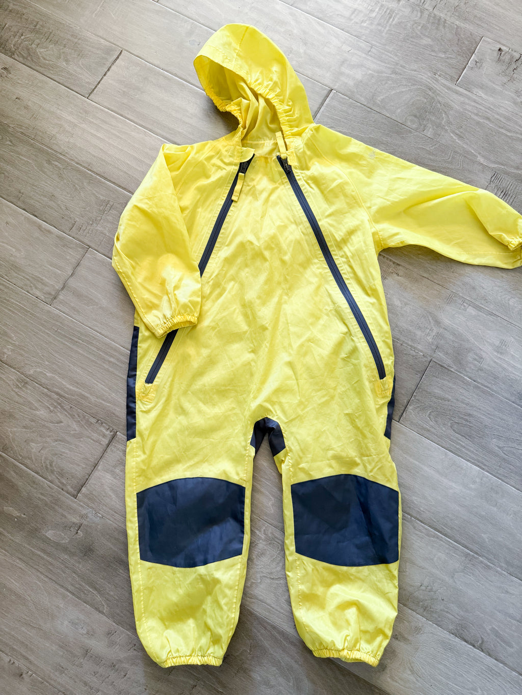 Cloudveil- 4T- VGUC- yellow thin splash suit