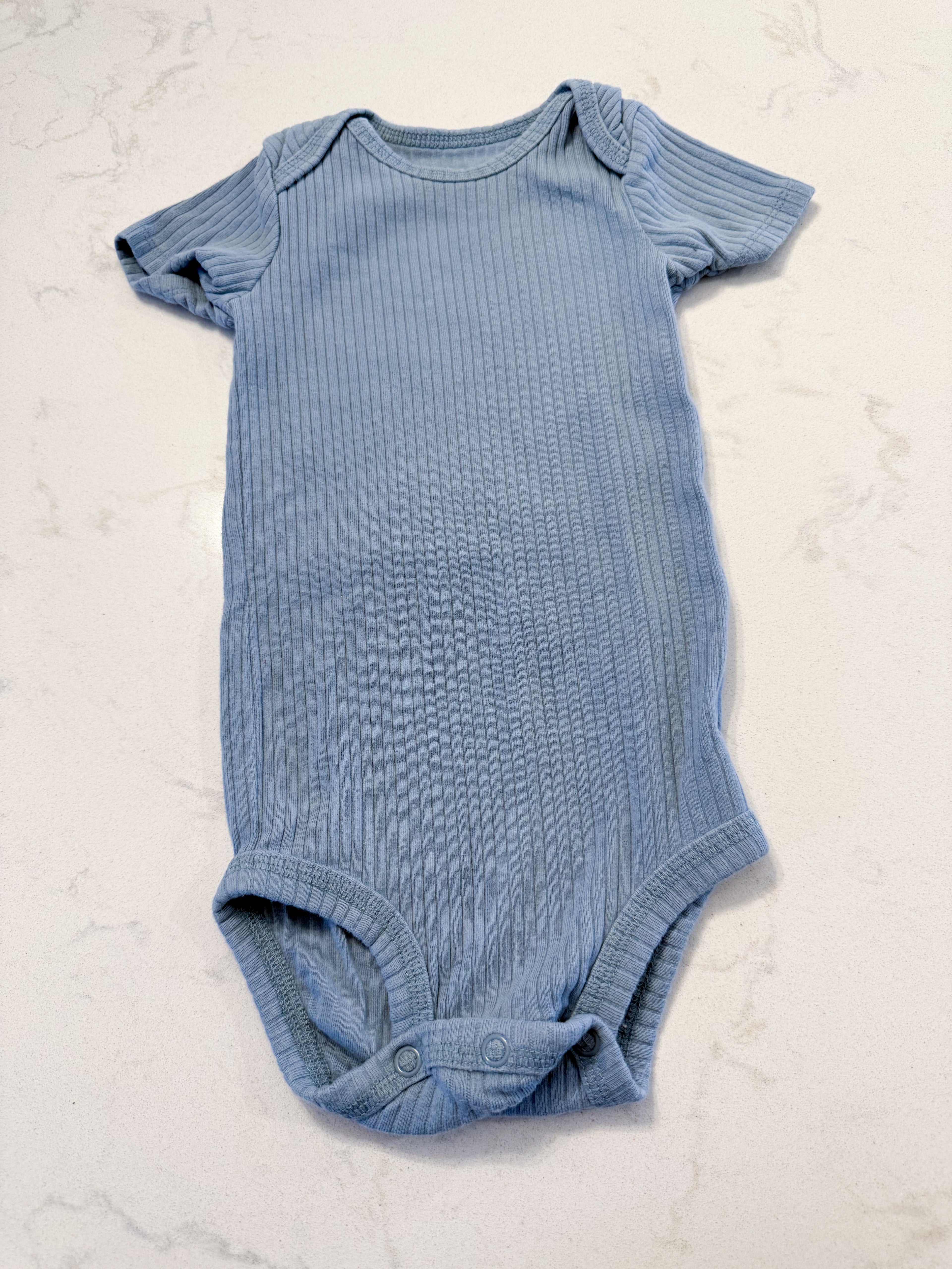 Carters- 9m- GUC- blue short sleeve ribbed bodysuit