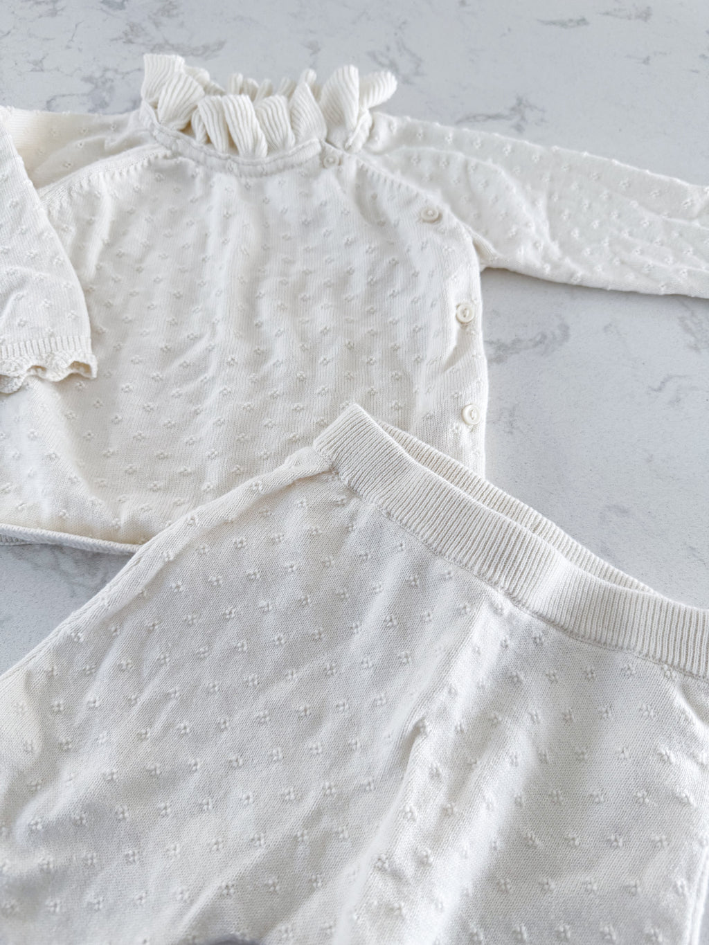 H&M- 6-12m- PLAY- white knit two piece set