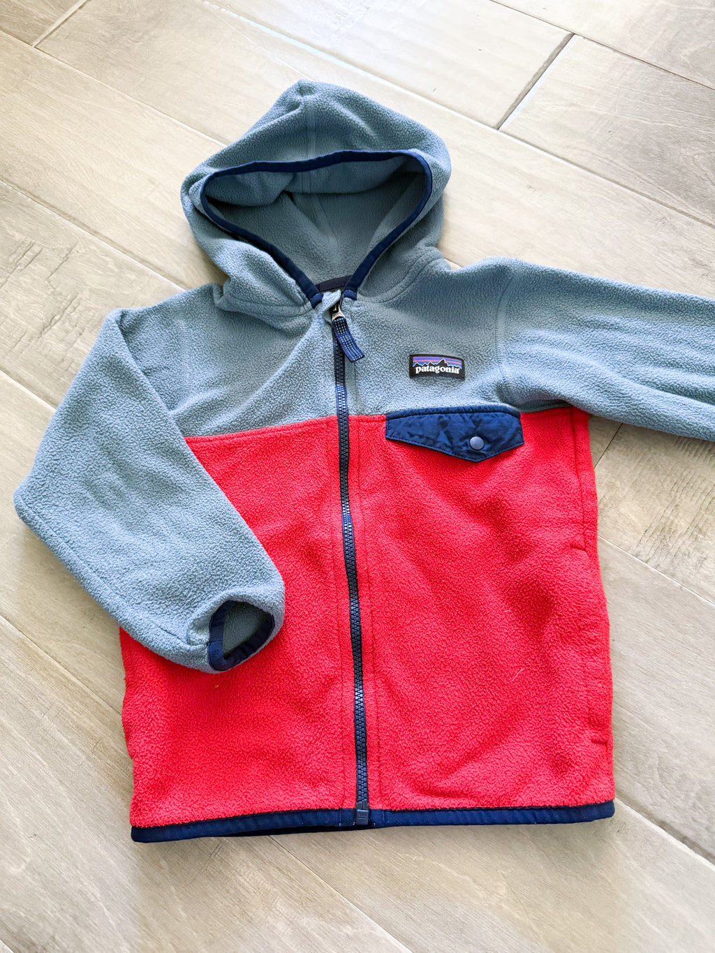 Patagonia- 3T- GUC- Grey red and navy zip up fleece