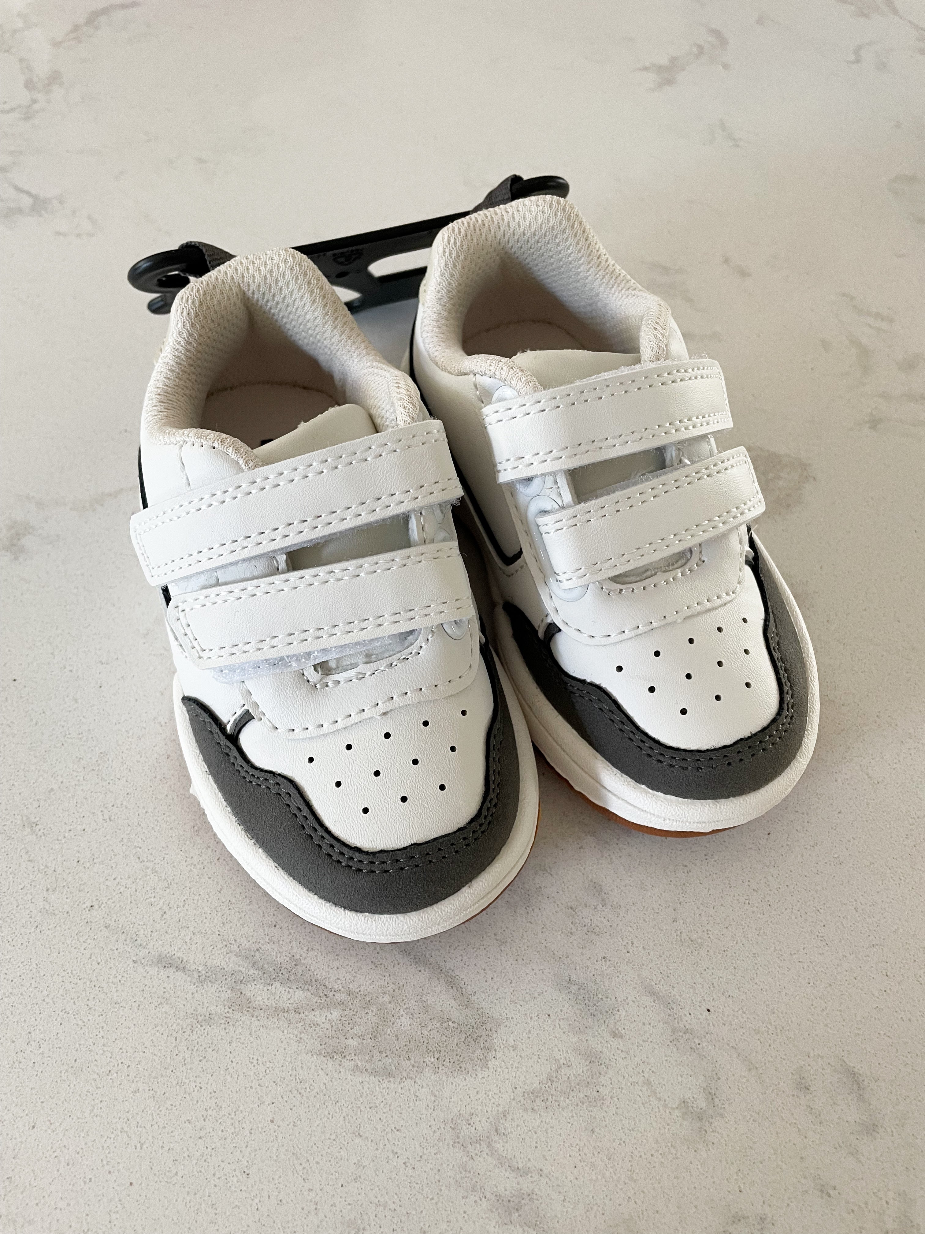 George- 5C- white Velcro sneakers