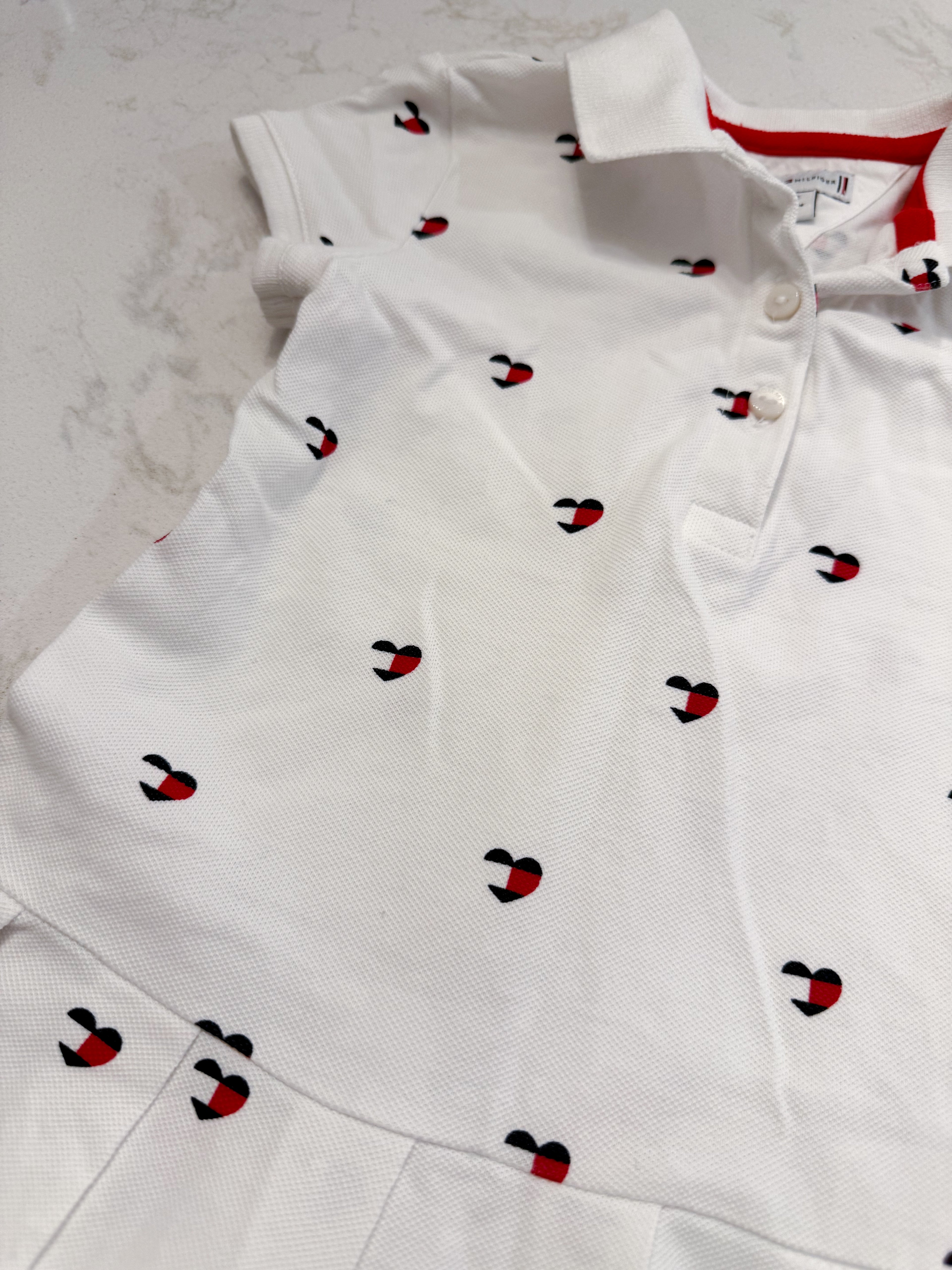 Tommy Hilfiger- 24m- VGUC- white short sleeve dress with heart