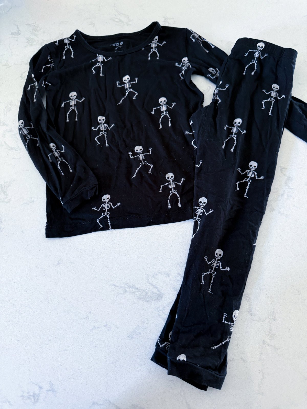 Kyte Baby- 4T- GUC- black long sleeve bamboo Jammies with skeleton graphics