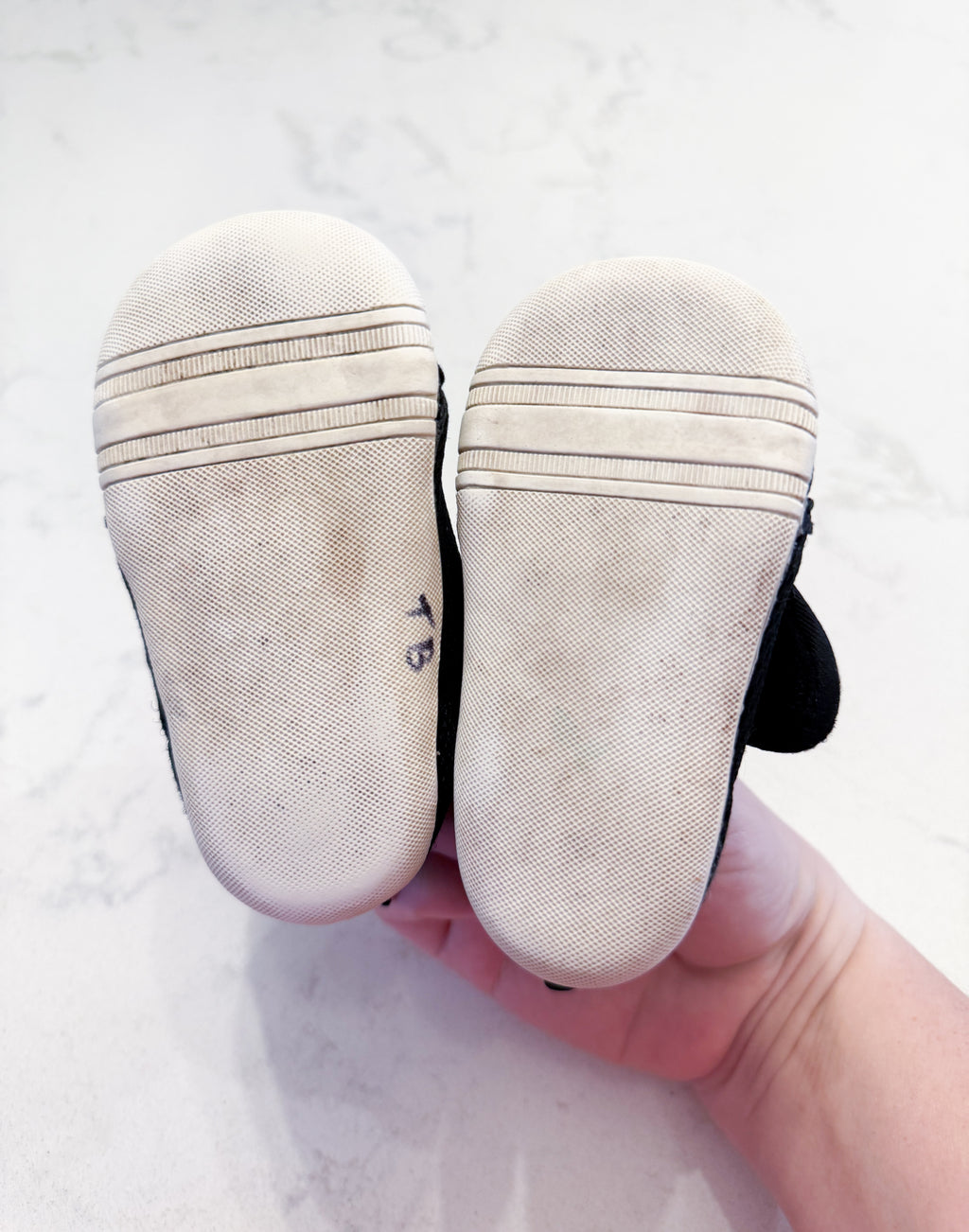 Stonz- 12-18m- GUC- black slip on shoes