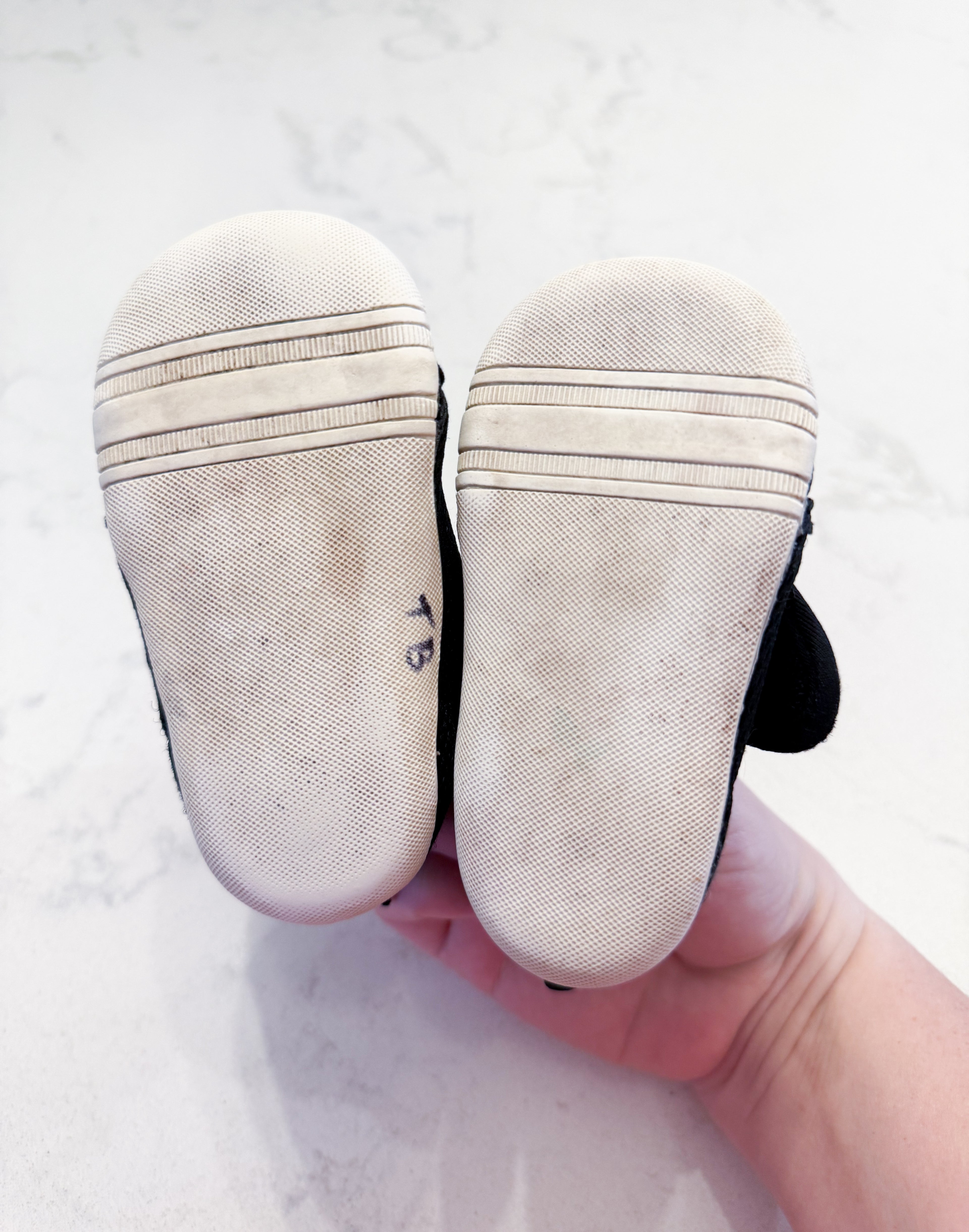 Stonz- 12-18m- GUC- black slip on shoes