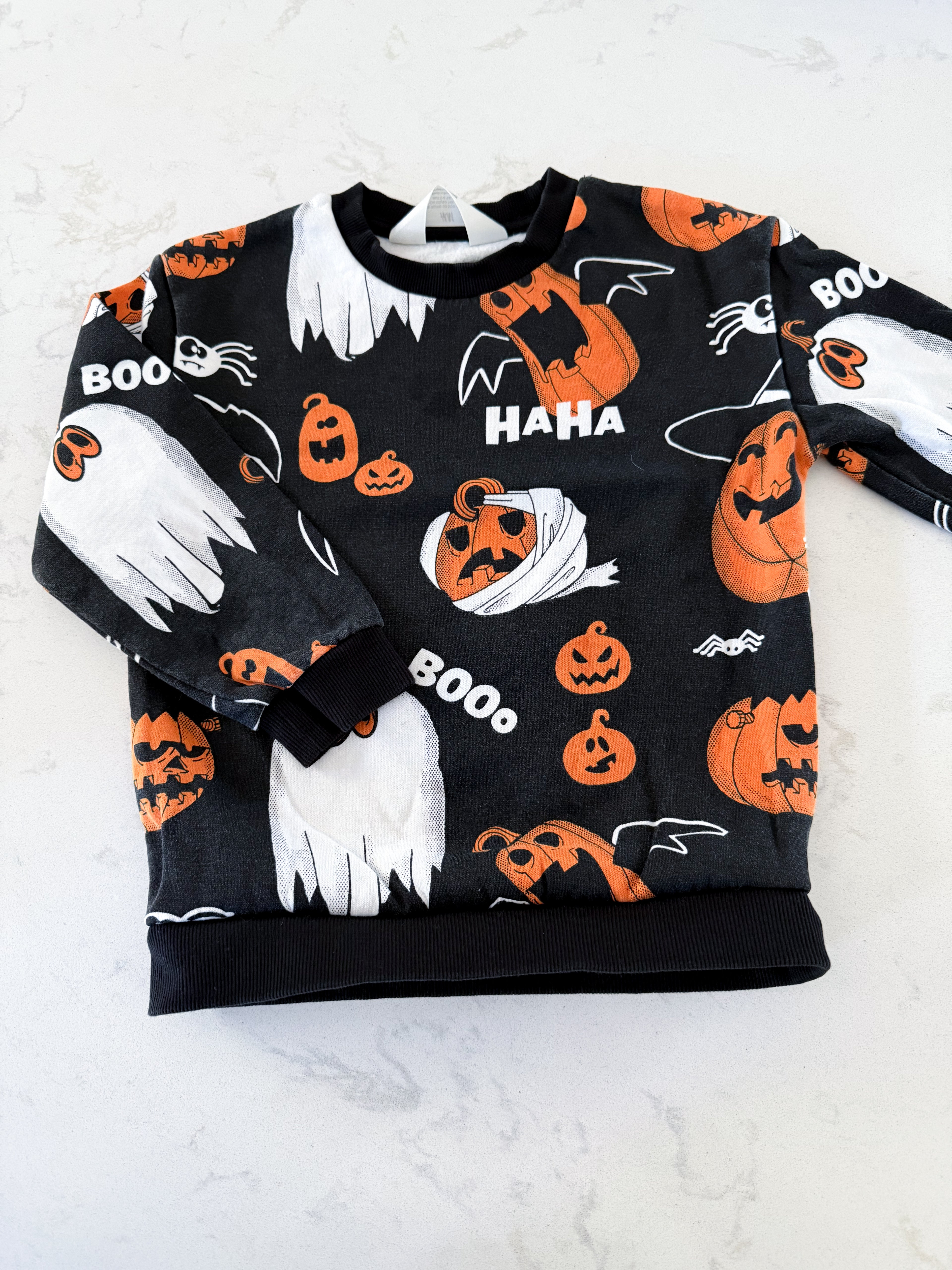 H&M- 5/6T- GUC- black long sleeve crewneck with ghosts and pumpkins