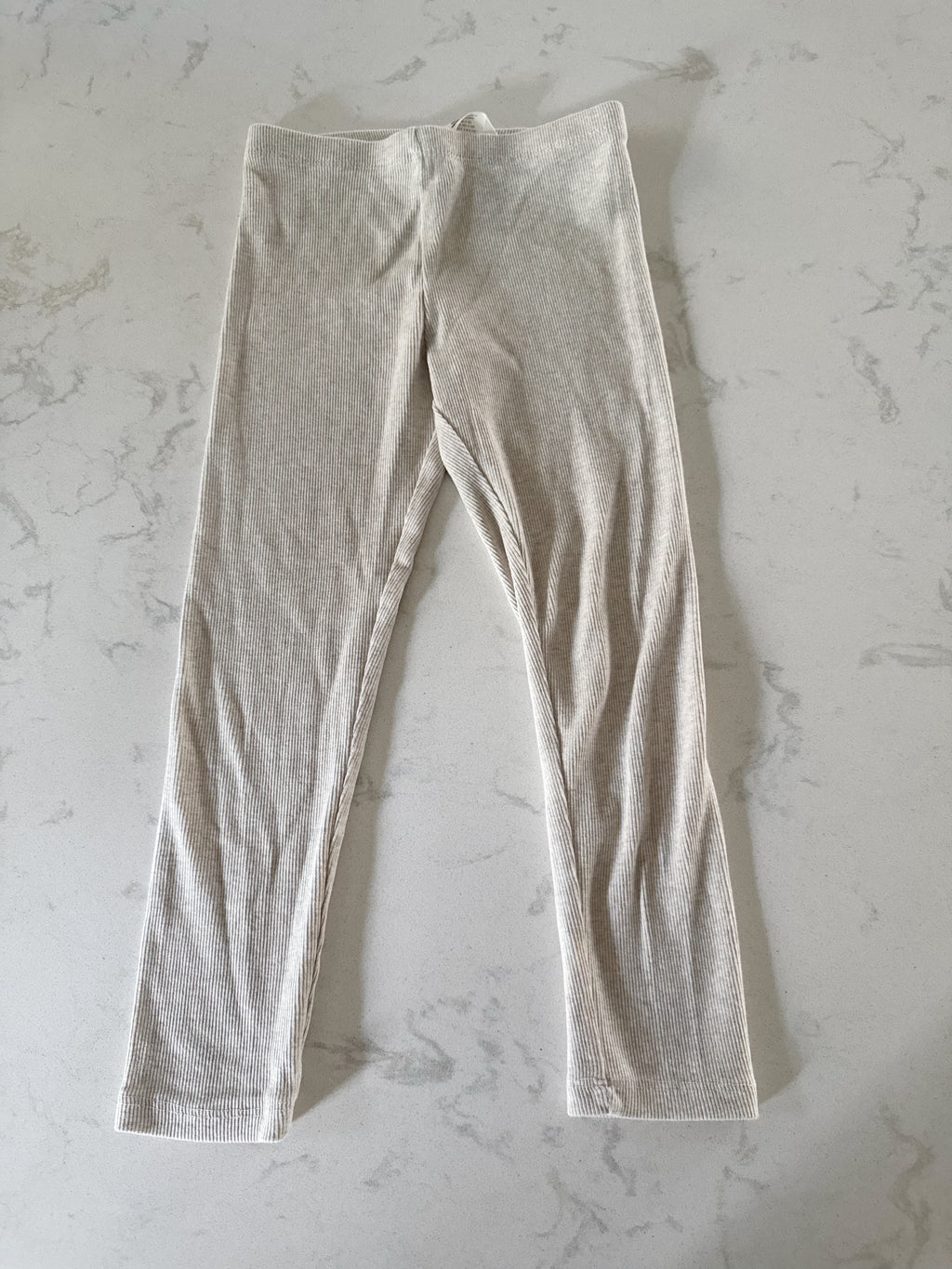 H&M- 6Y- VGUC- cream coloured ribbed leggings