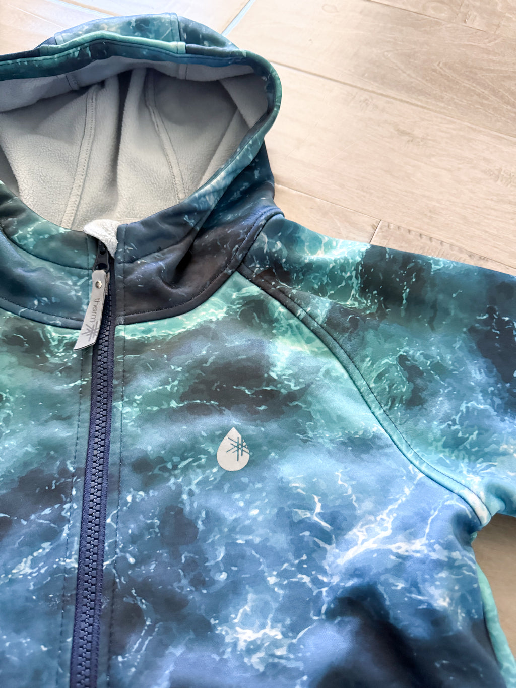 Therm- 6Y- VGUC- Green and blue ocean pattern soft shell fleece lined jacket