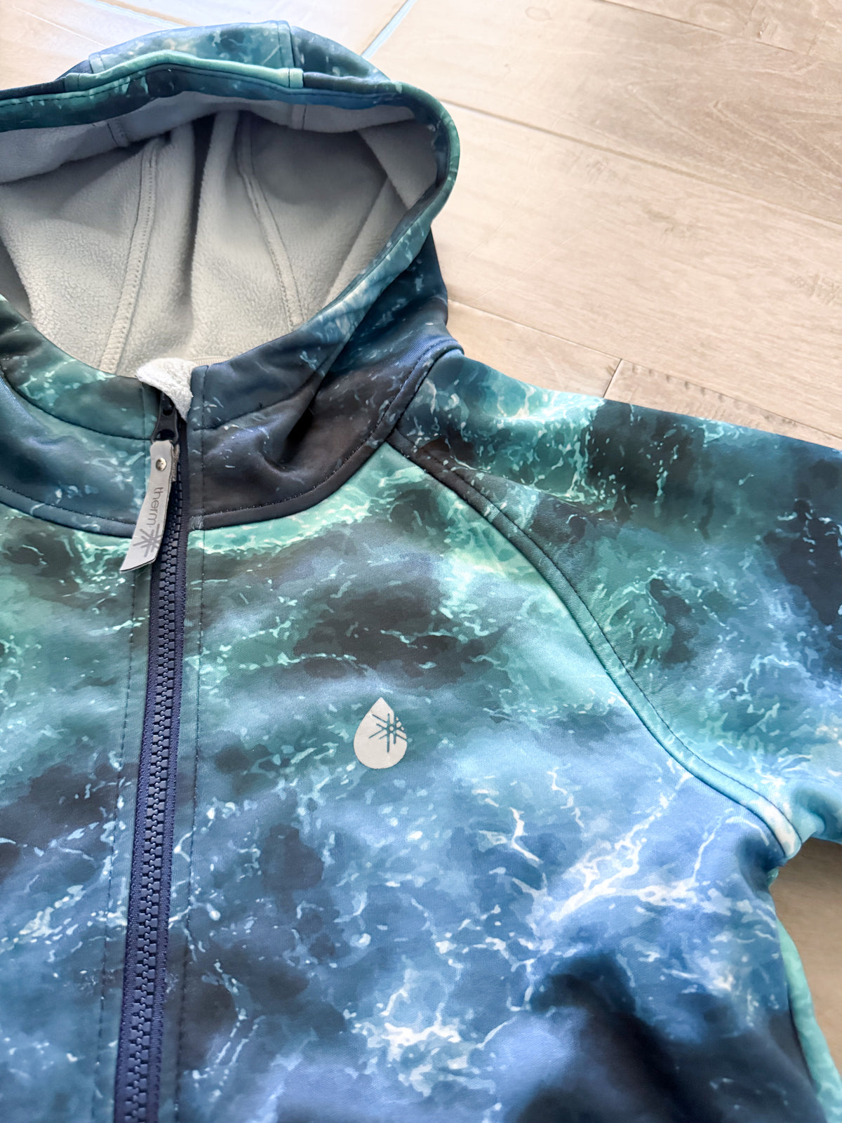 Therm- 6Y- VGUC- Green and blue ocean pattern soft shell fleece lined jacket
