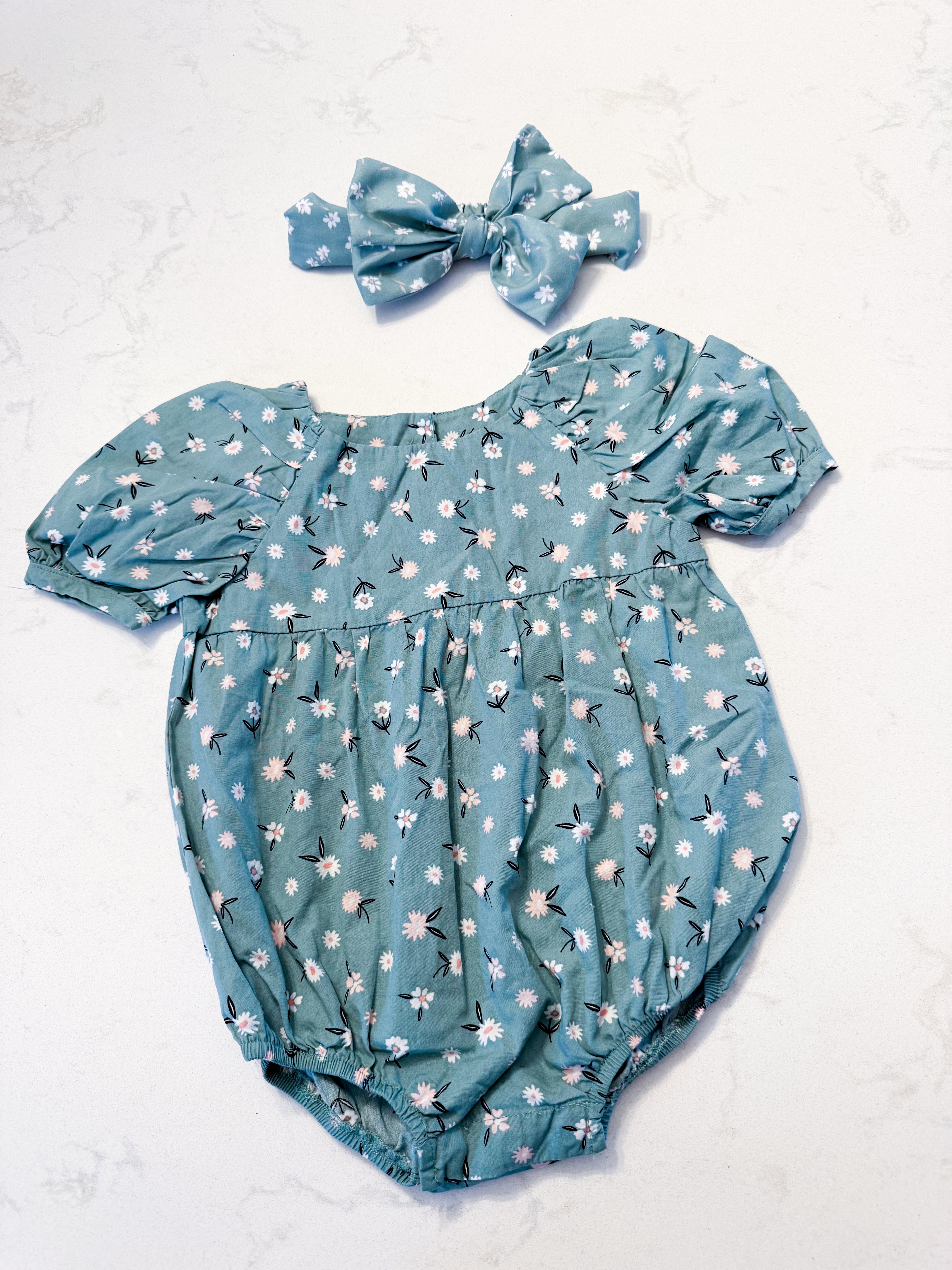 Seed Heritage- 3-6m- VGUC- linen bubble romper with matching bow