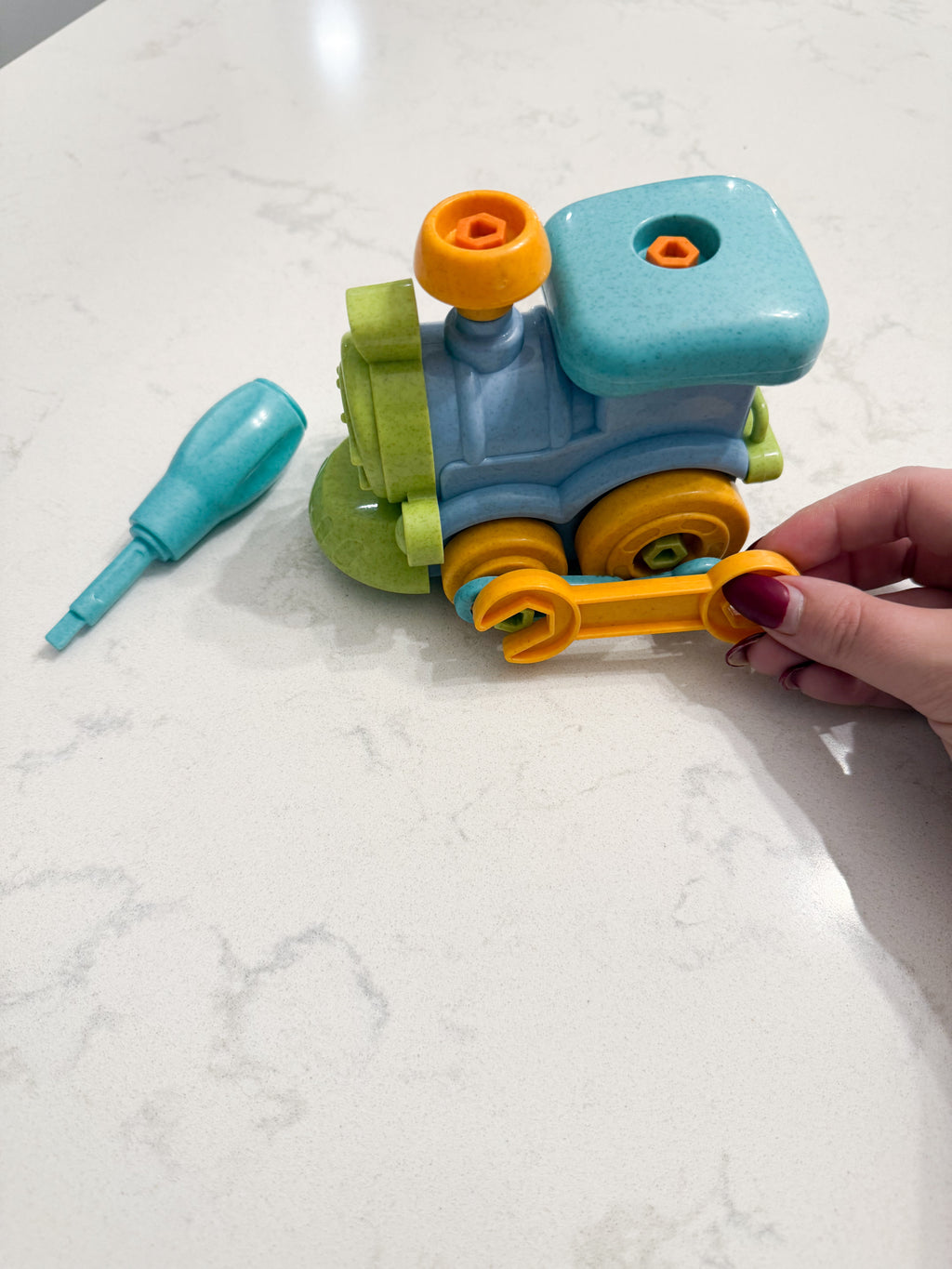 Train- take apart train with tools- VGUC