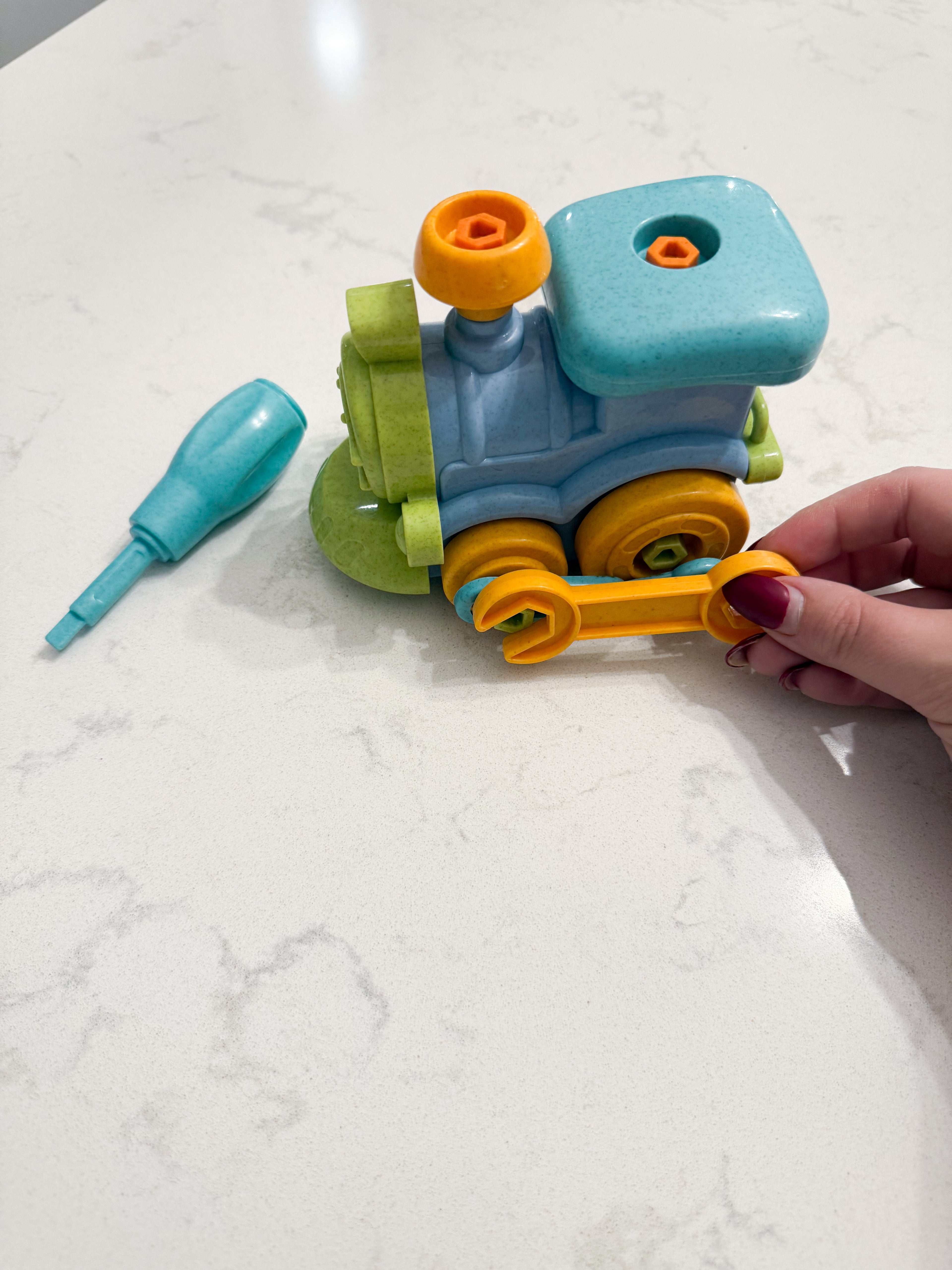 Train- take apart train with tools- VGUC