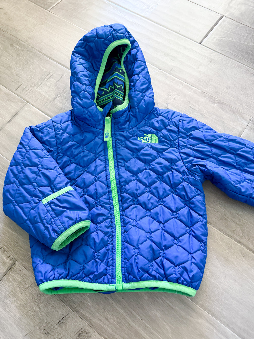 The North Face- 2T- VGUC- reversible blue thin quilted jacket with neon green accents