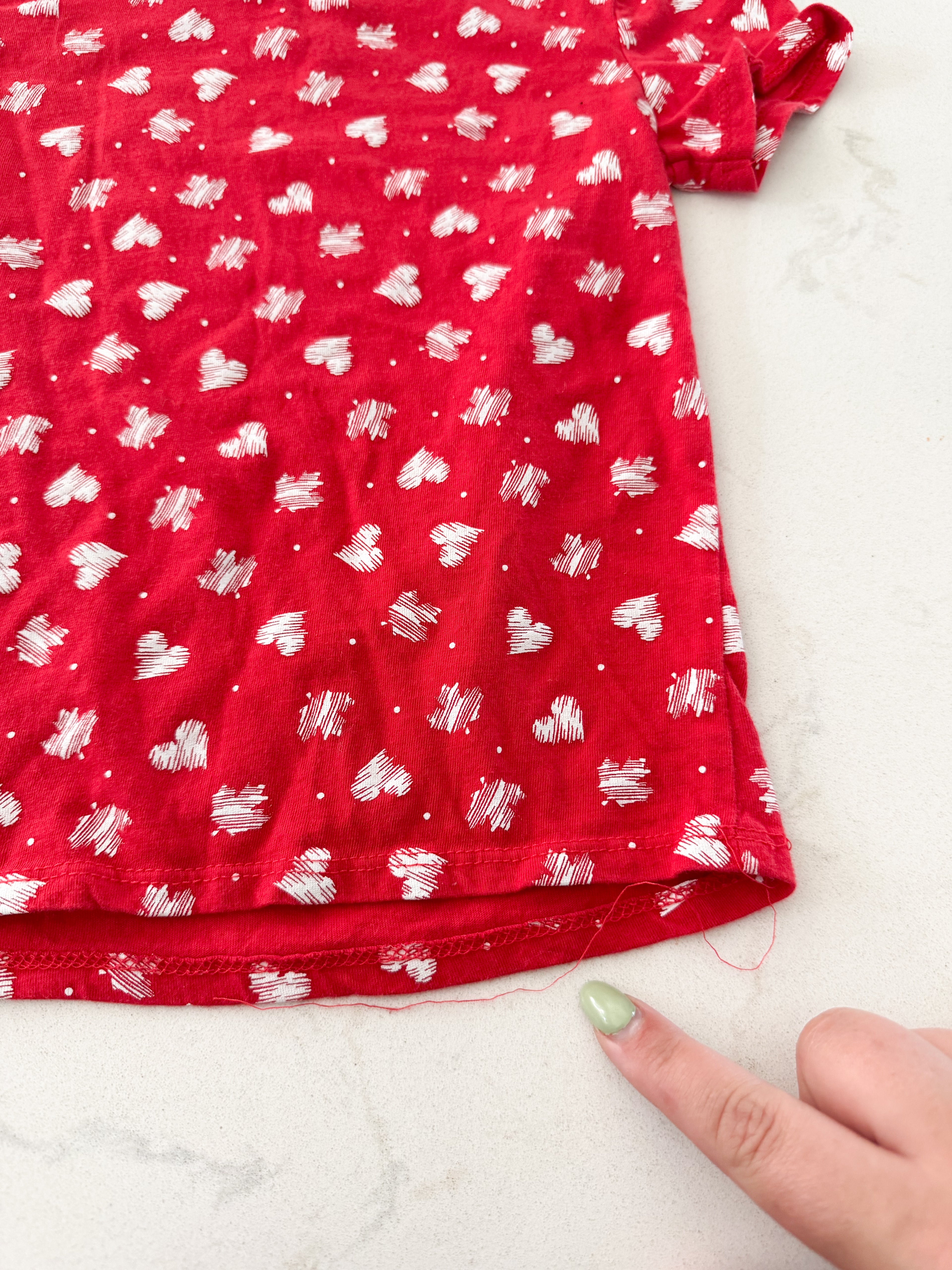 George-5T- GUC- red t shirt with small hearts and leaf pattern