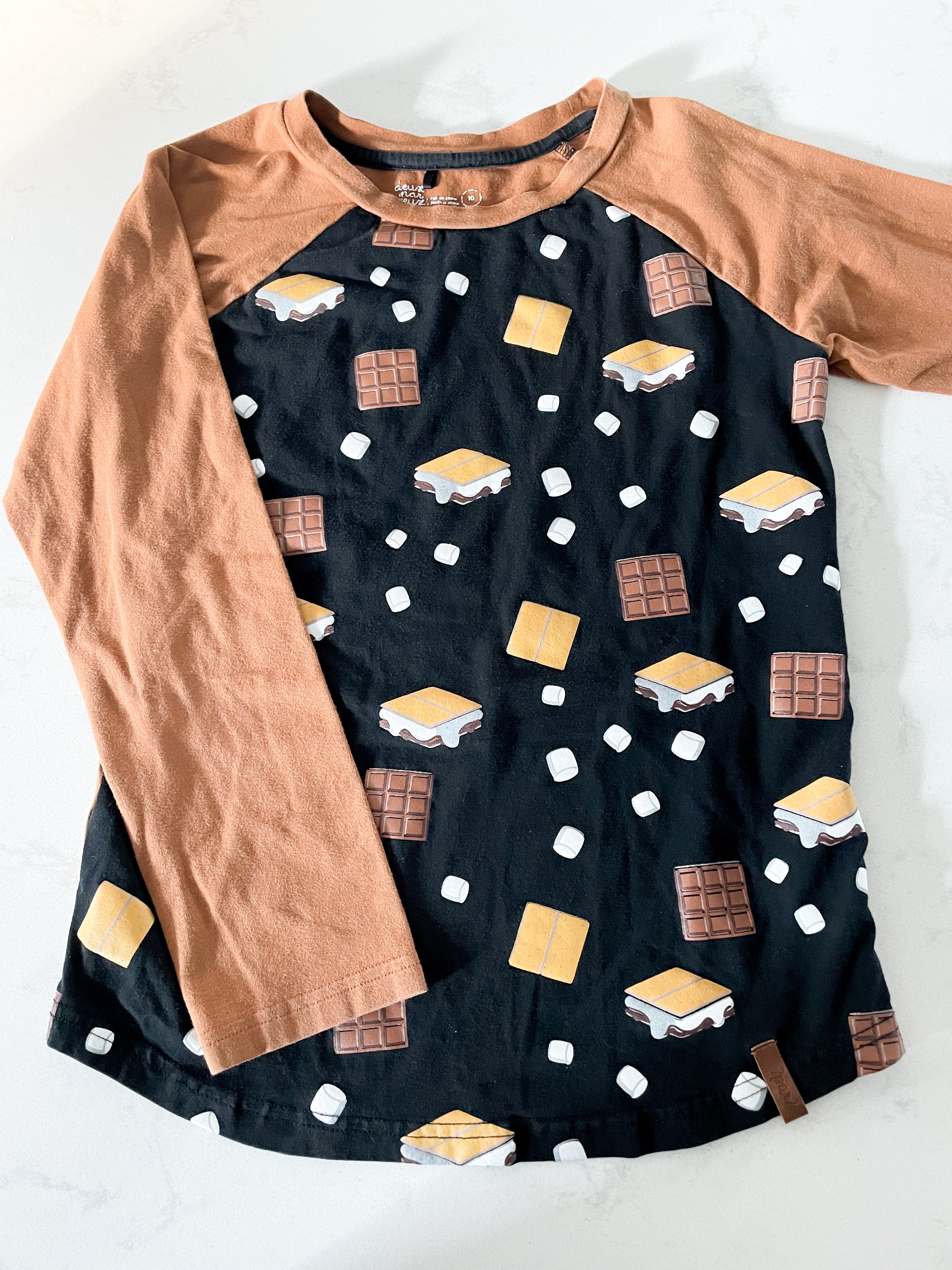 Deux par deux- 10Y- GUC- baseball tee with s’mores ingredients