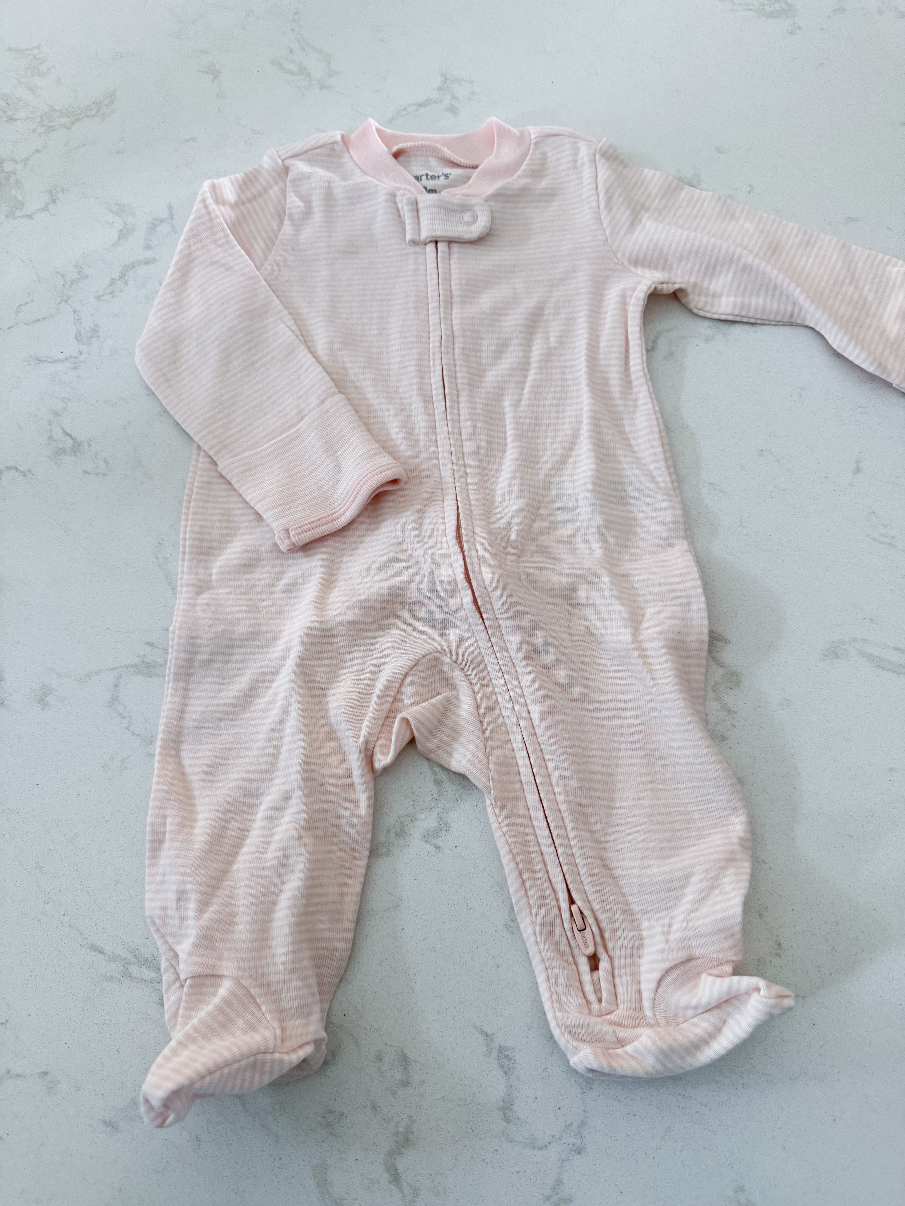 Carters- 0-3m- VGUC- light pink and white stripes footie pajamas