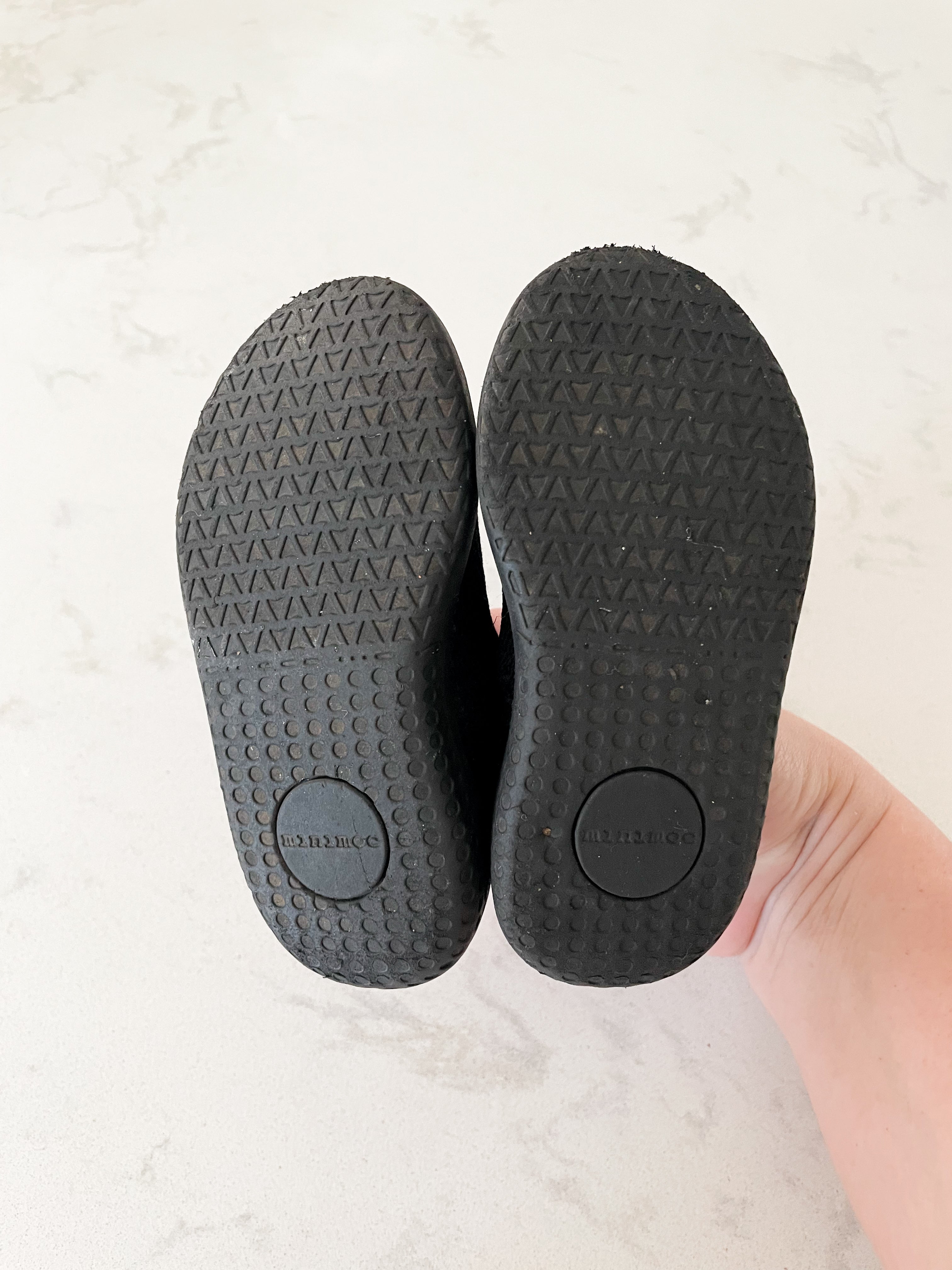 Minimoc-5C- slip on black shoes
