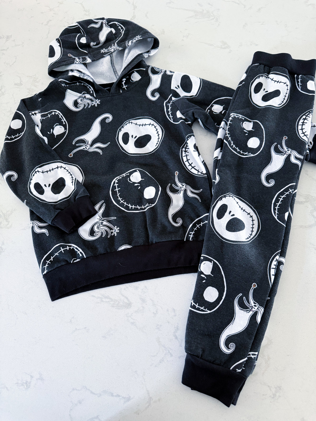 Disney- 6Y- GUC- Nightmare Before Christmas sweat suit