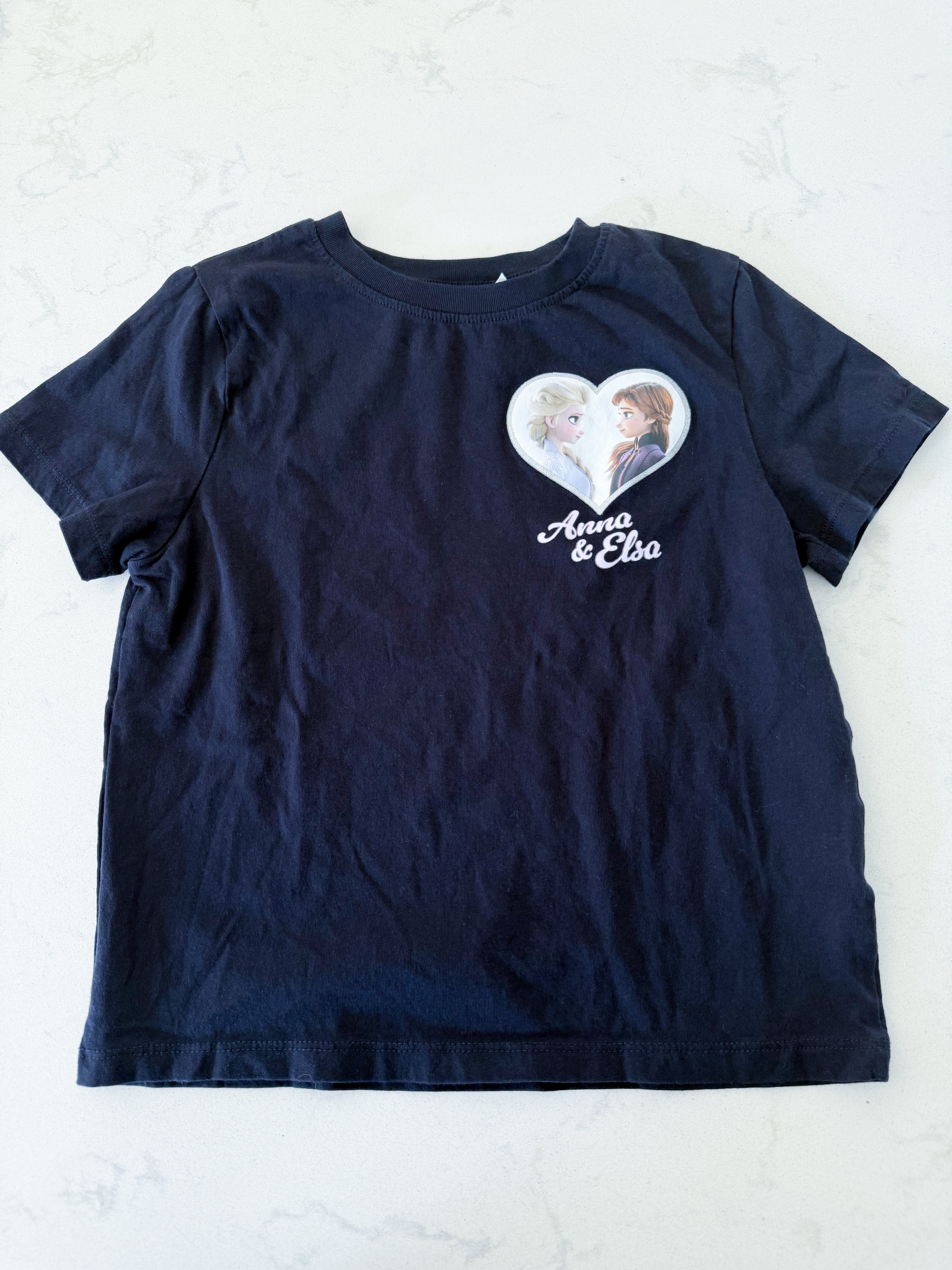 H&M- 6Y- VGUC- navy blue t shirt with Elsa and Anna graphic
