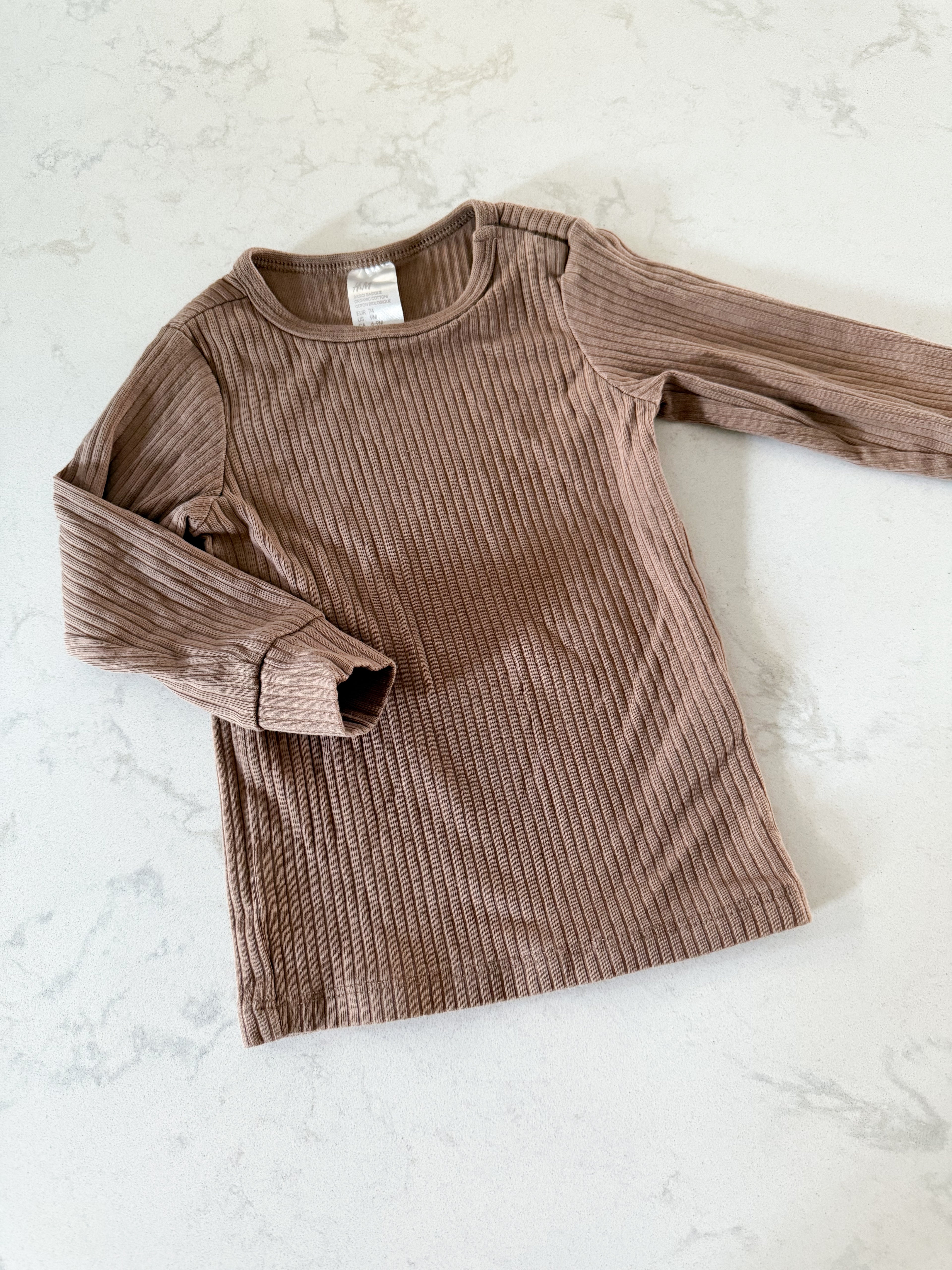 H&M- 9m- VGUC- brown ribbed long sleeve shirt