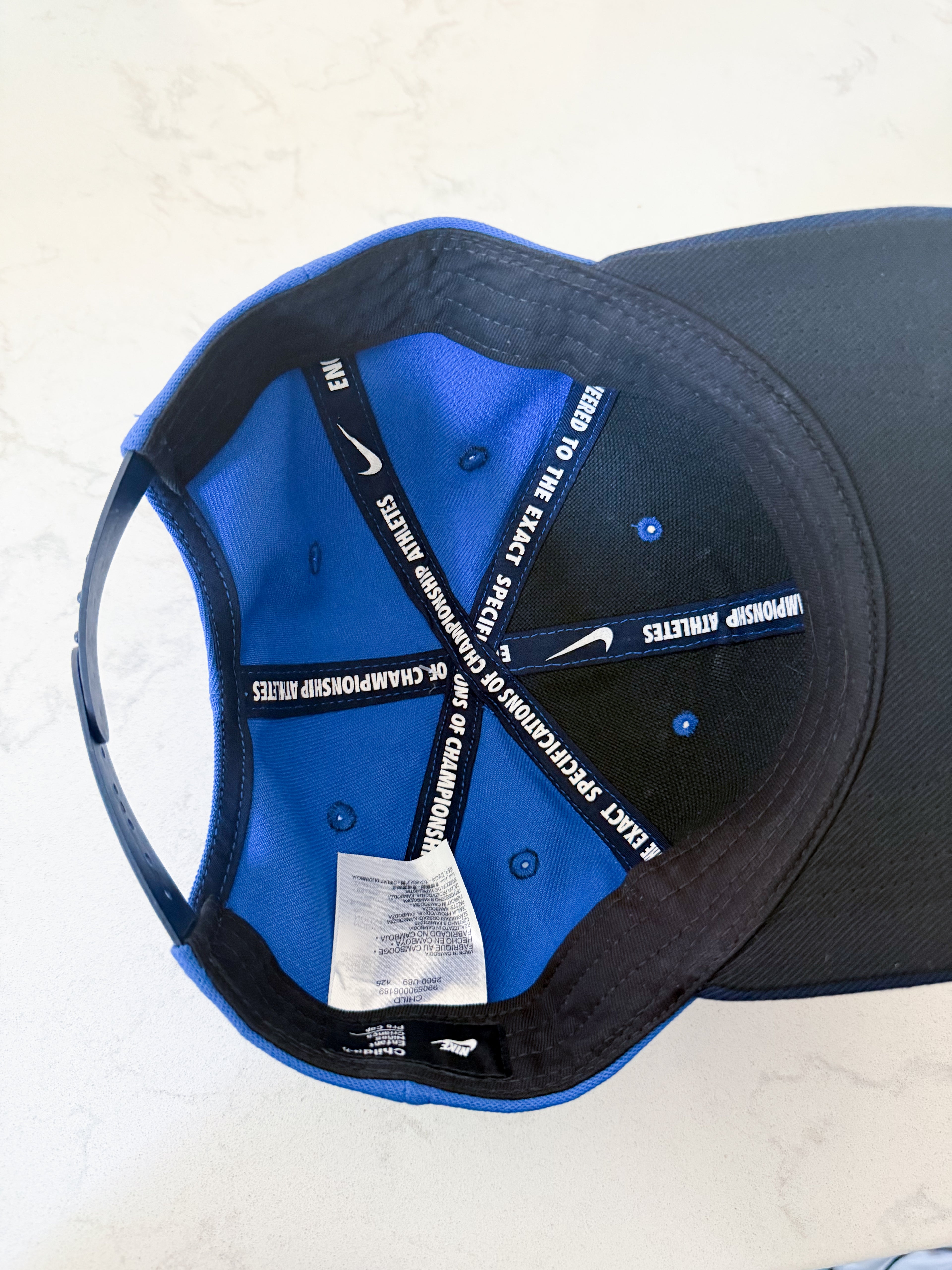 Nike- child (4-7Y)- BNWT- blue and navy wide brim hat