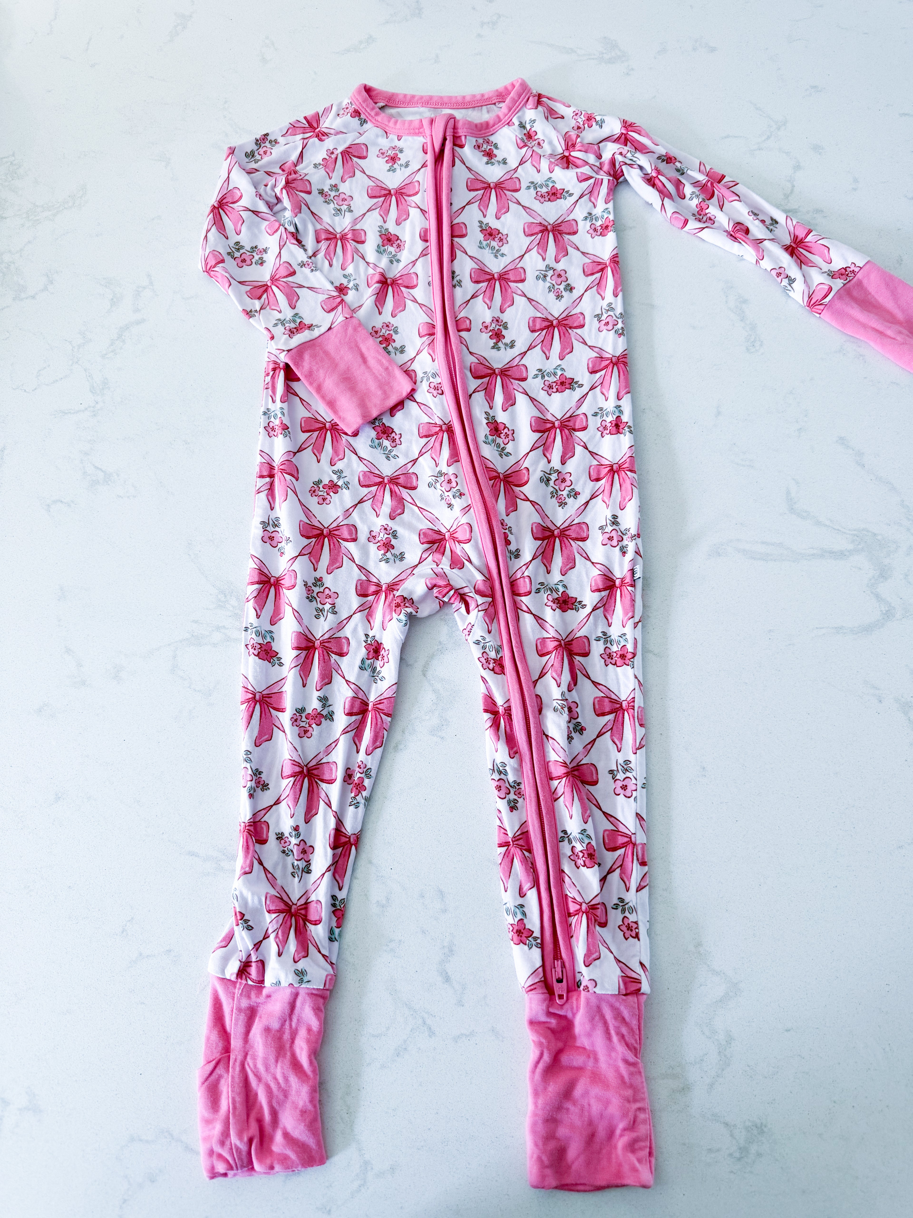 Caden Lane- 12-18m- VGUC- white and pink bamboo convertible footie Jammies with bows