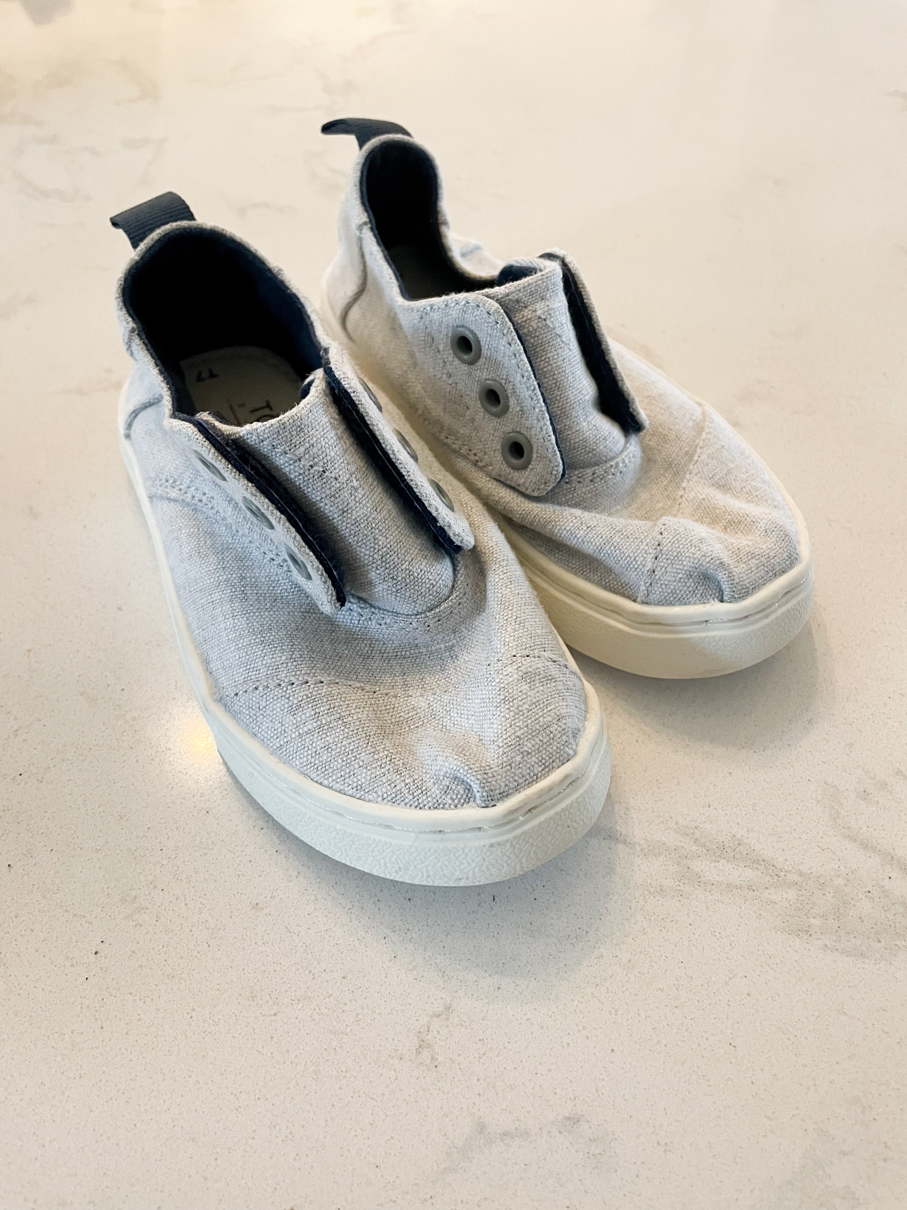 TOMS-7C- VGUC**- Grey Canvas shoes