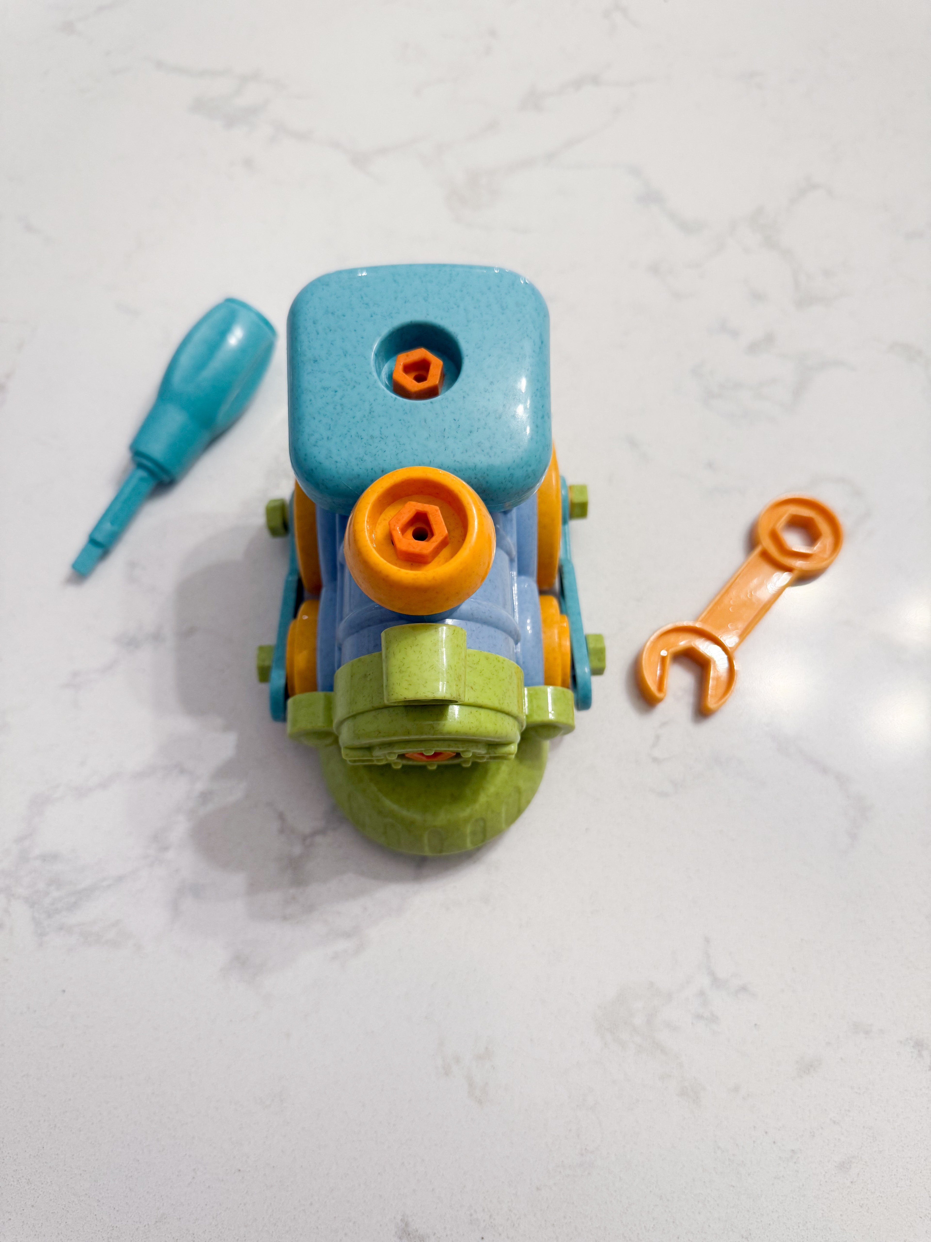 Train- take apart train with tools- VGUC