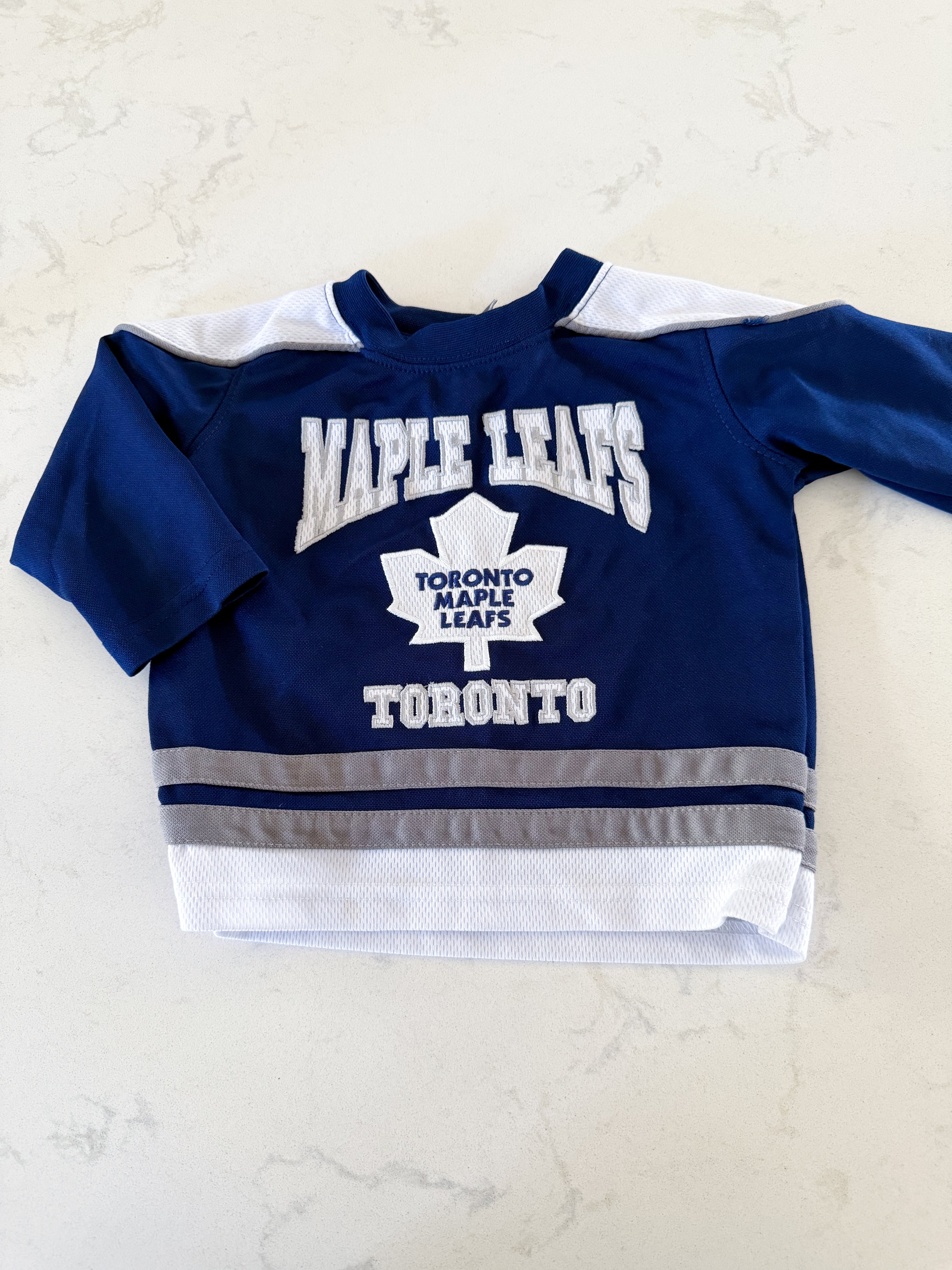 NHL- 12m- PLAY- Maple leafs jersey