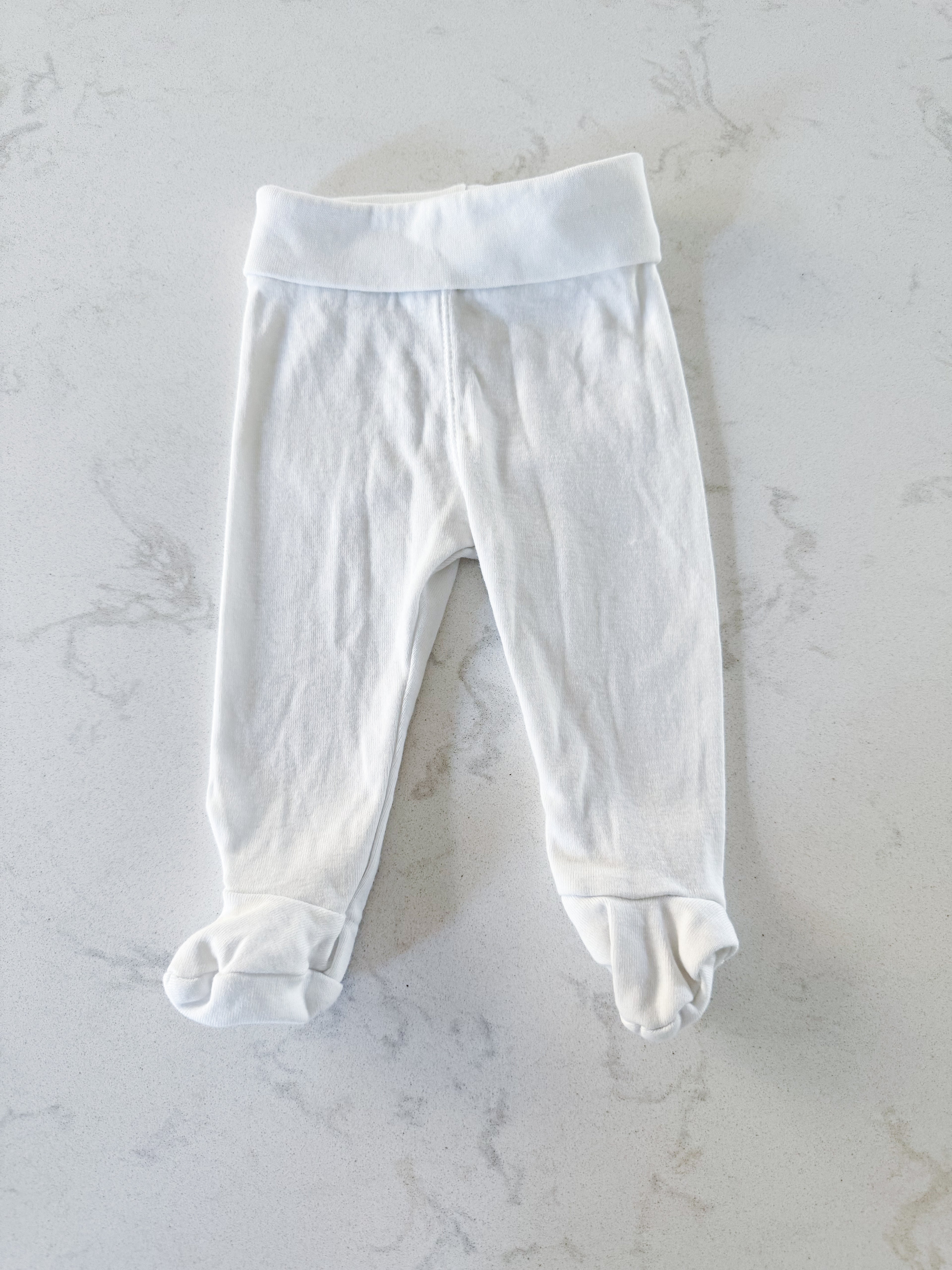H&M- newborn- VGUC- white footie pants