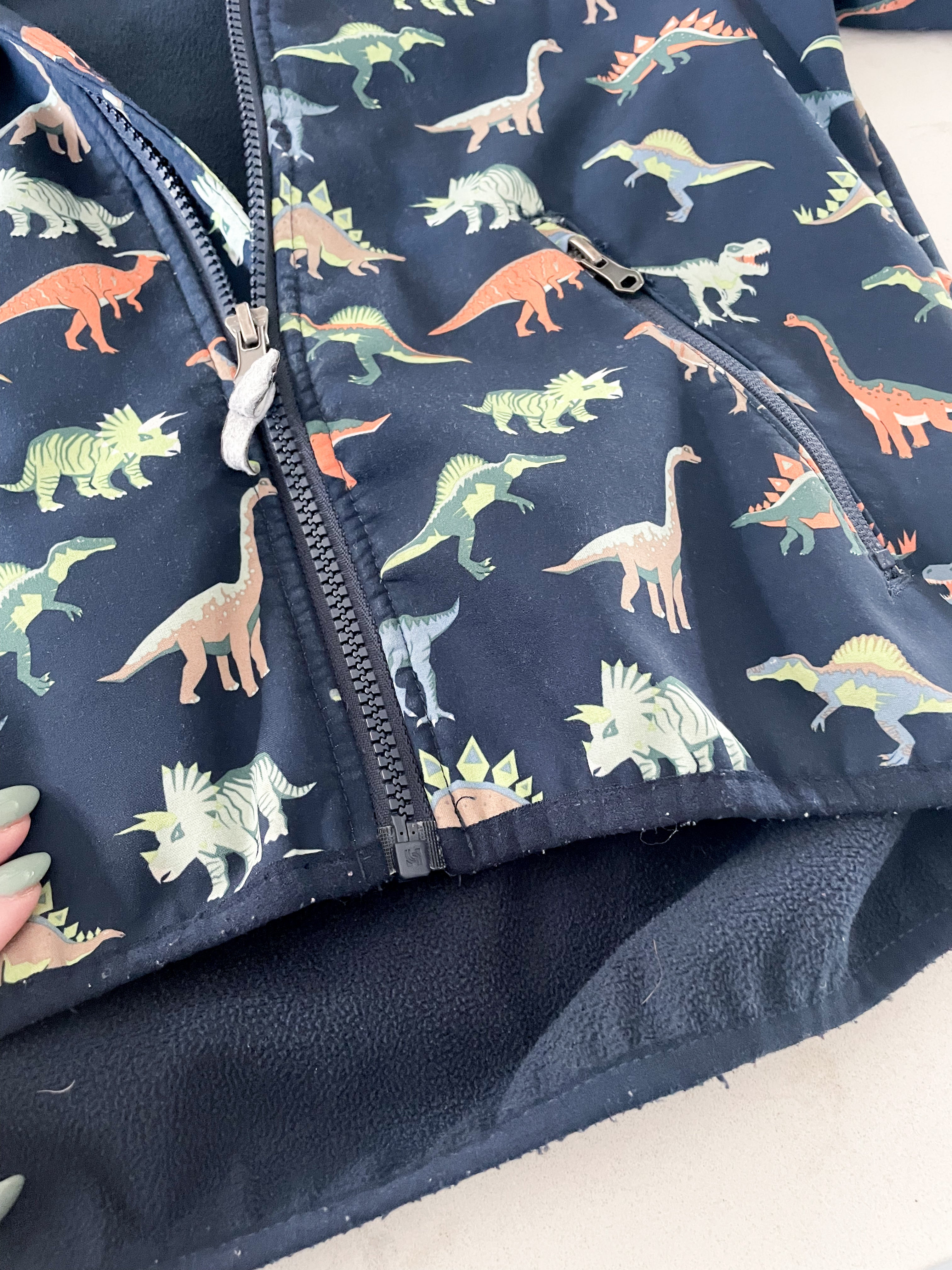 H&M-6-7Y-GUC-navy zip up soft shell dinosaur jacket