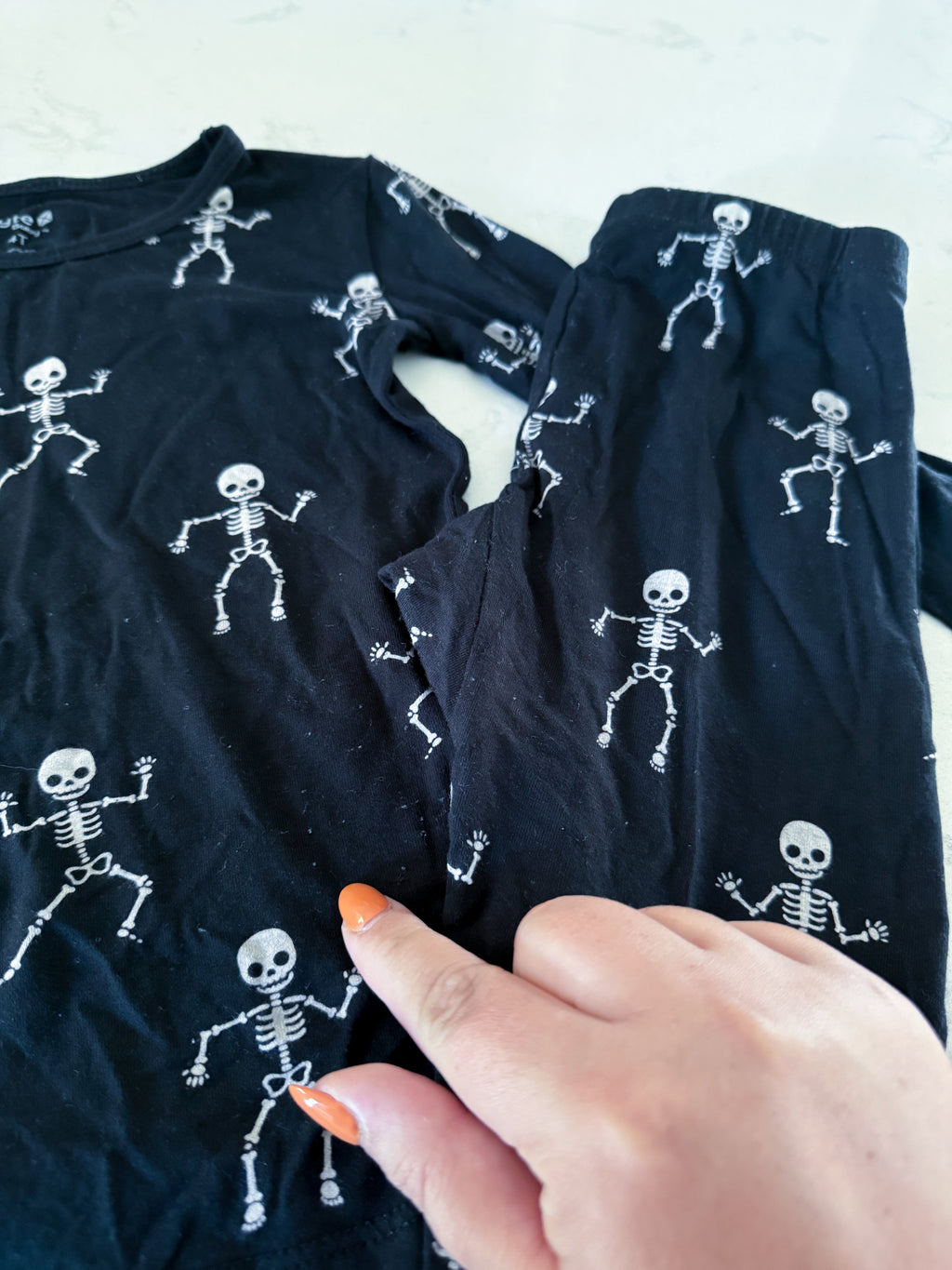 Kyte Baby- 4T- GUC- black long sleeve bamboo Jammies with skeleton graphics